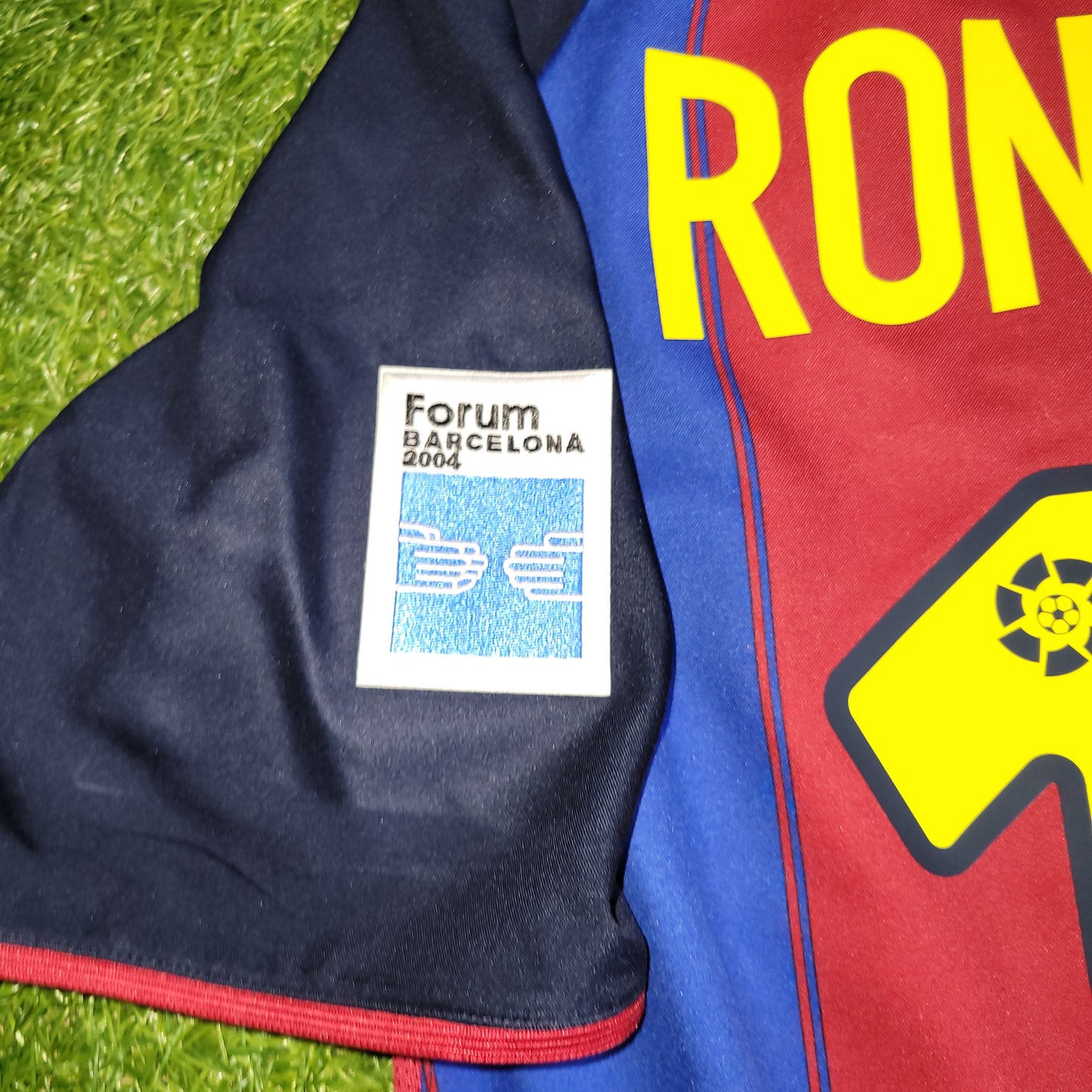 Ronaldinho Barcelona 2003 2004 DEBUT SEASON Home Soccer Jersey Shirt M SKU# 112586