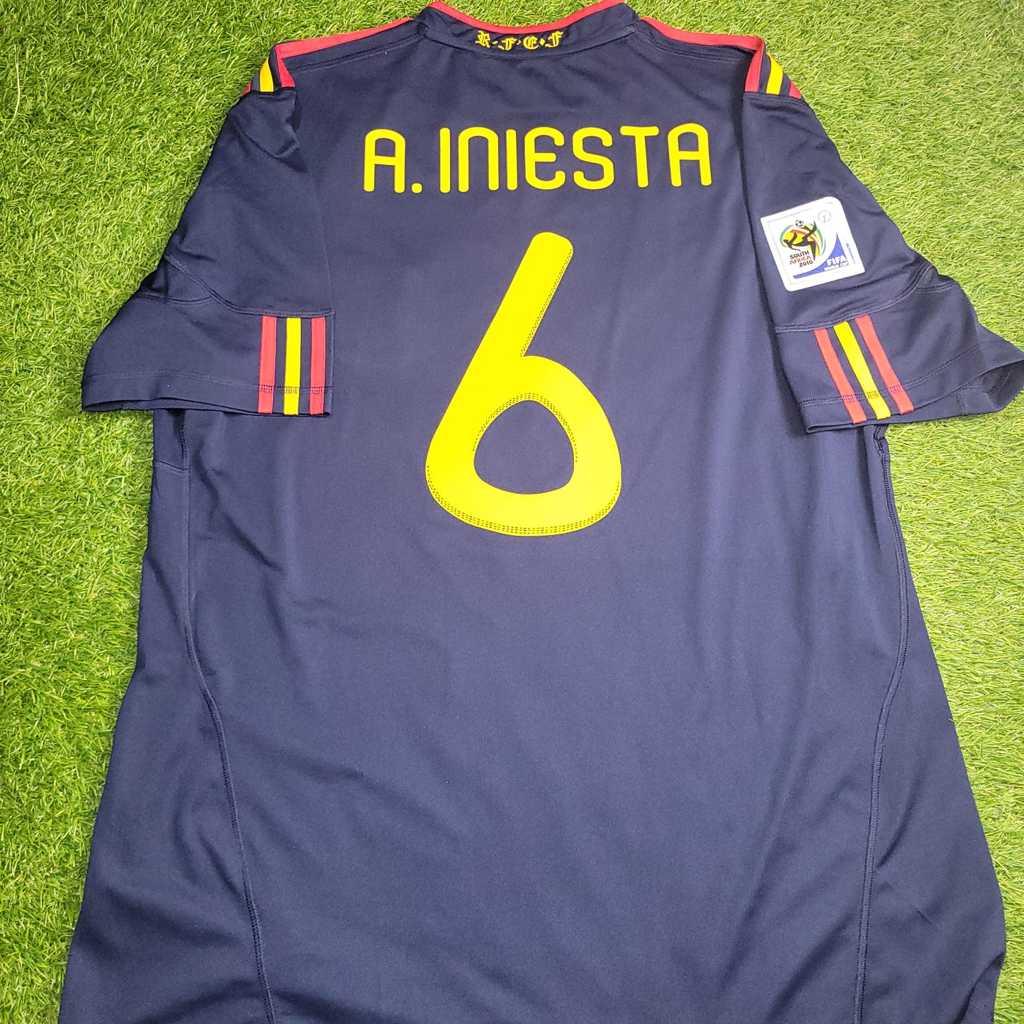 Iniesta Spain 2010 WORLD CUP FINAL Soccer Away Jersey Shirt XL SKU# P47896
