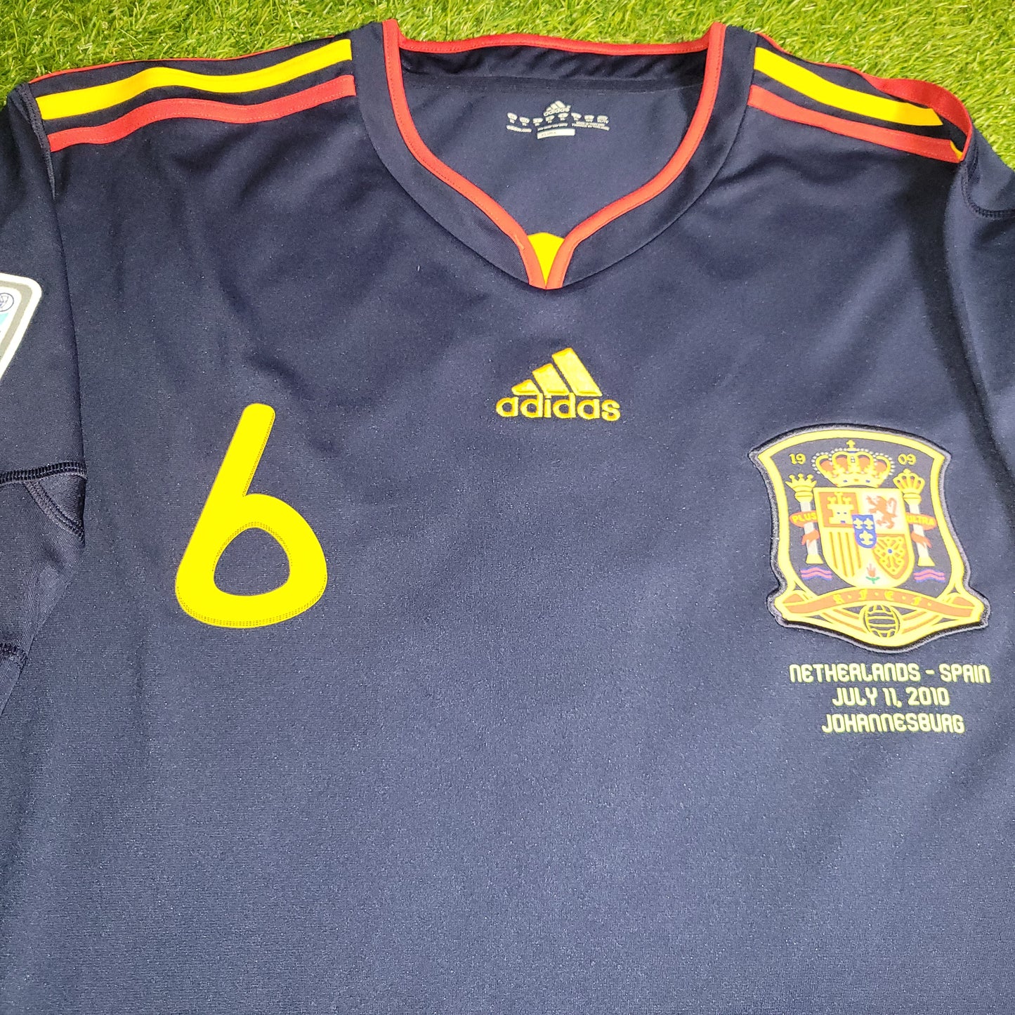 Iniesta Spain 2010 WORLD CUP FINAL Soccer Away Jersey Shirt XL SKU# P47896