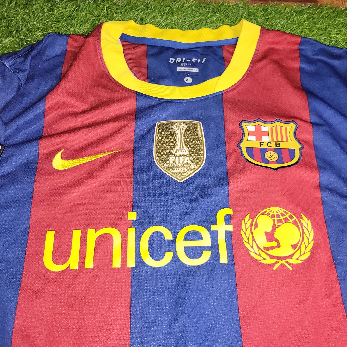 Messi Barcelona 2010 2011 Home Soccer Jersey Shirt XL SKU# 382354-488