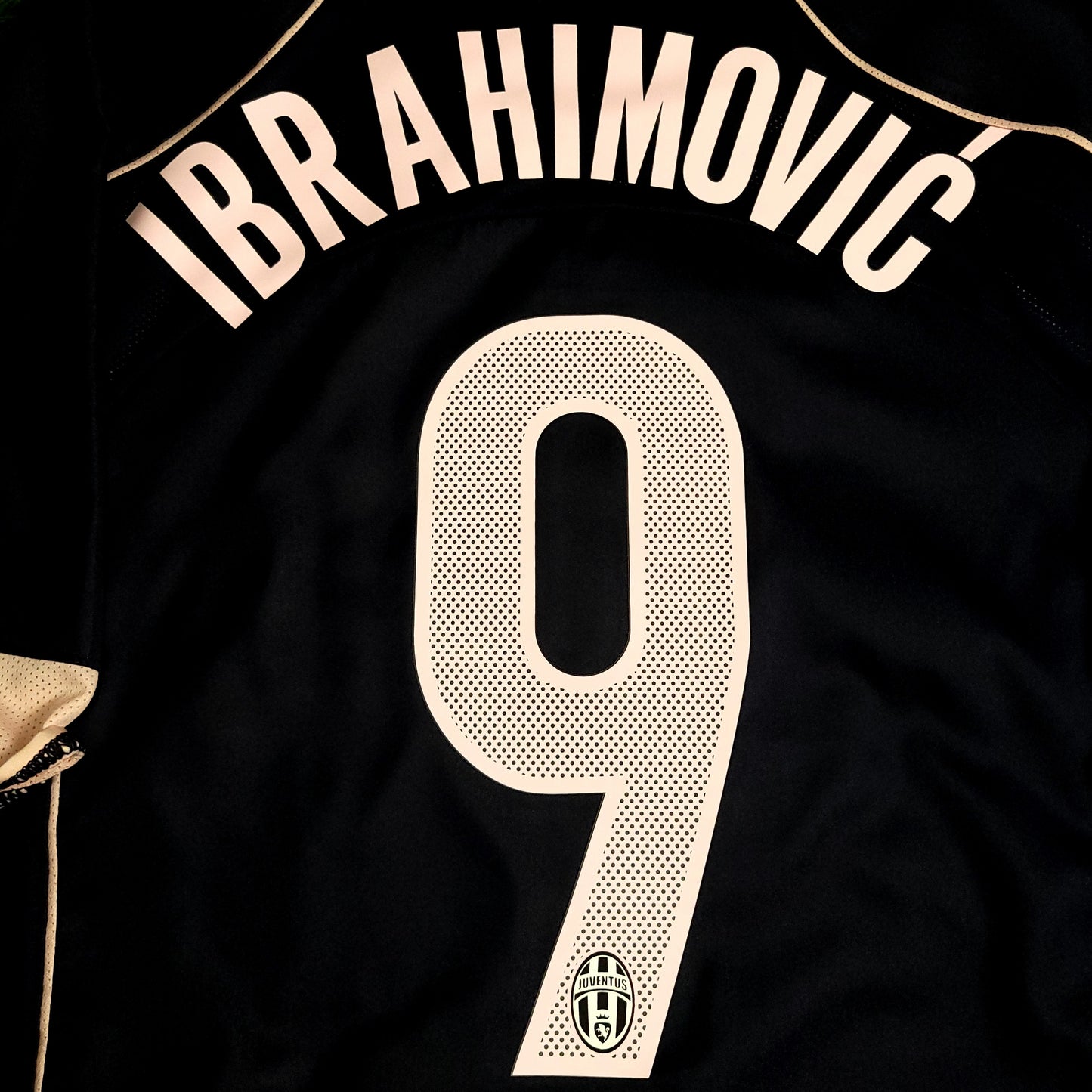Ibrahimovic Juventus 2004 2005 Away Soccer Jersey Shirt XL