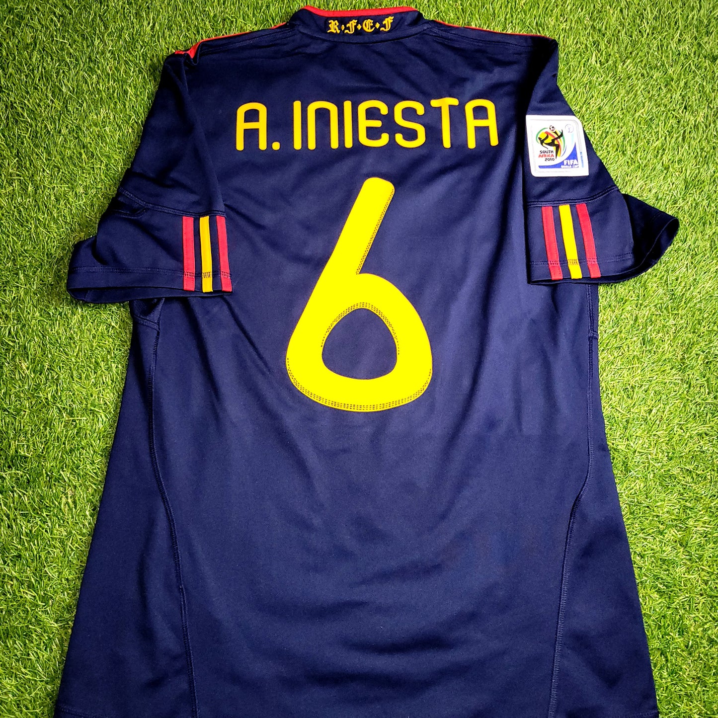 Iniesta Spain 2010 WORLD CUP Final Away Soccer Jersey Shirt M SKU# P47896