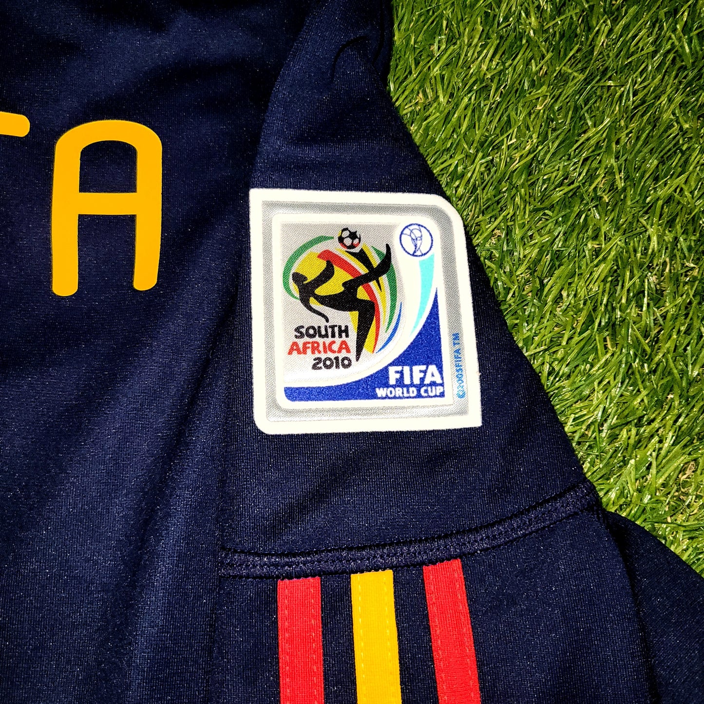 Iniesta Spain 2010 WORLD CUP Final Away Soccer Jersey Shirt M SKU# P47896