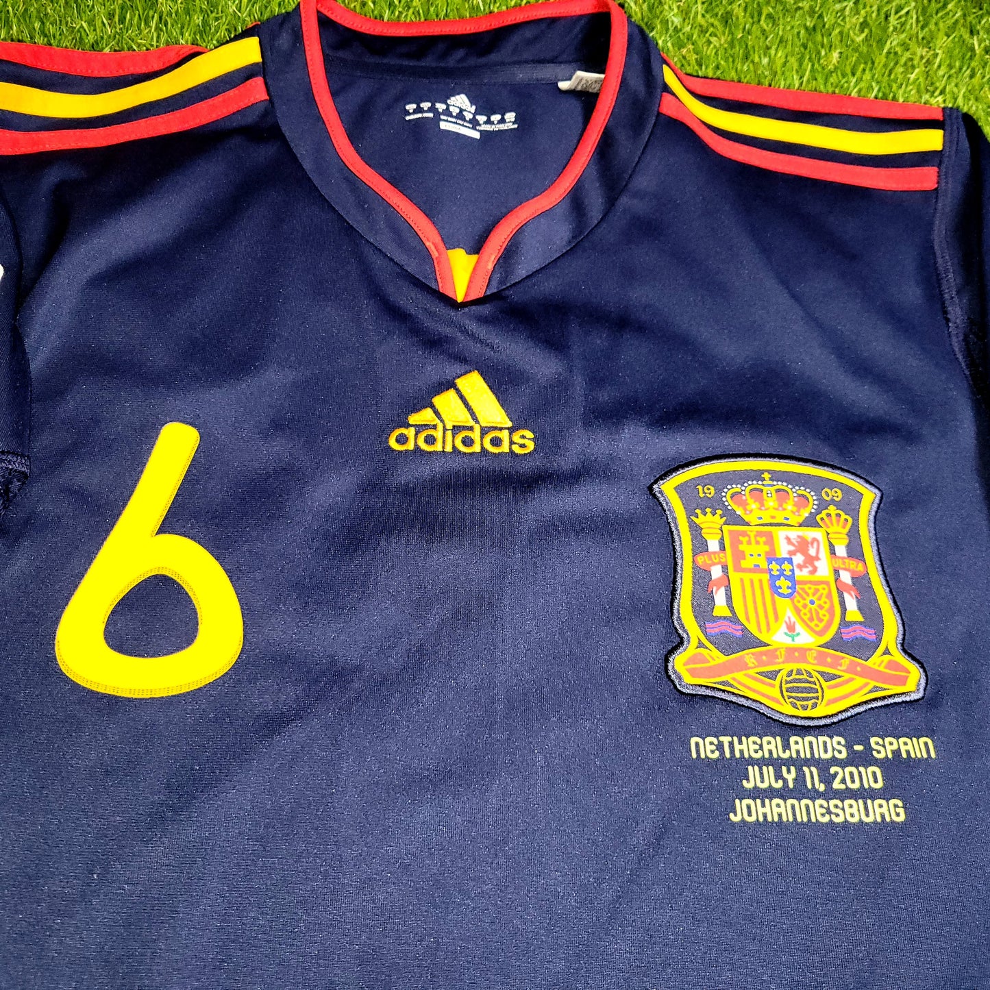 Iniesta Spain 2010 WORLD CUP Final Away Soccer Jersey Shirt M SKU# P47896