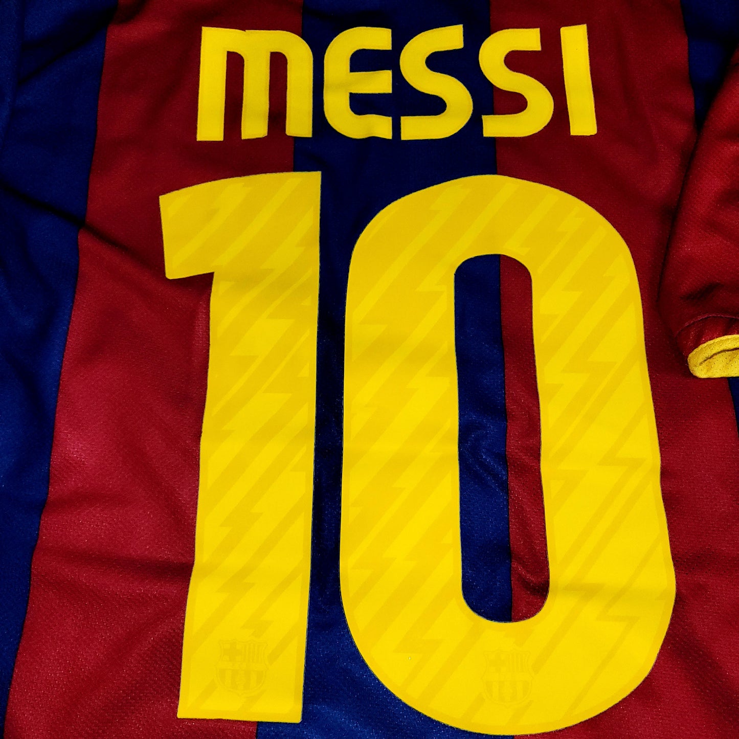 Messi Barcelona 2010 2011 Home Soccer Jersey Shirt L SKU# 382354-488