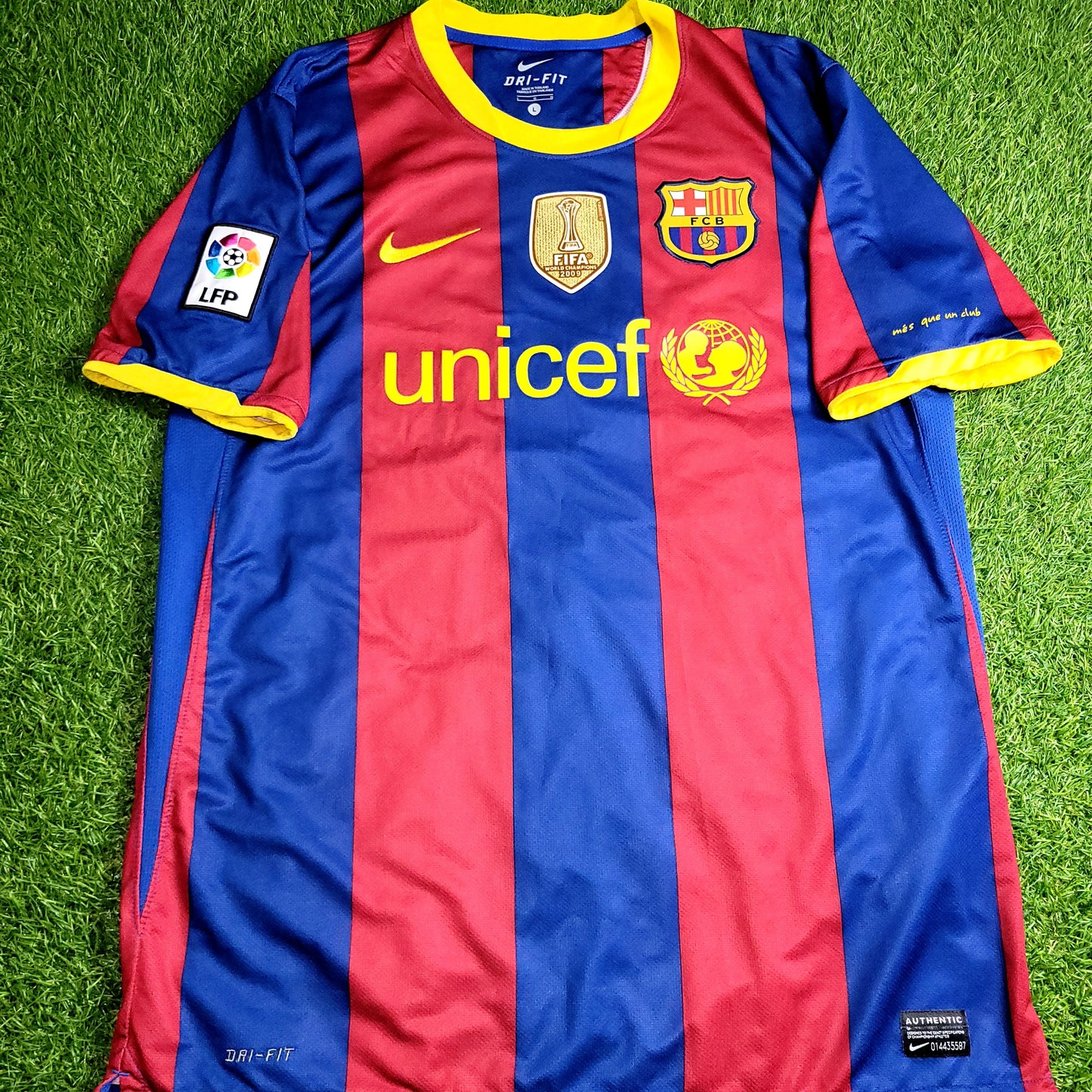 Messi Barcelona 2010 2011 Home Soccer Jersey Shirt L SKU# 382354-488