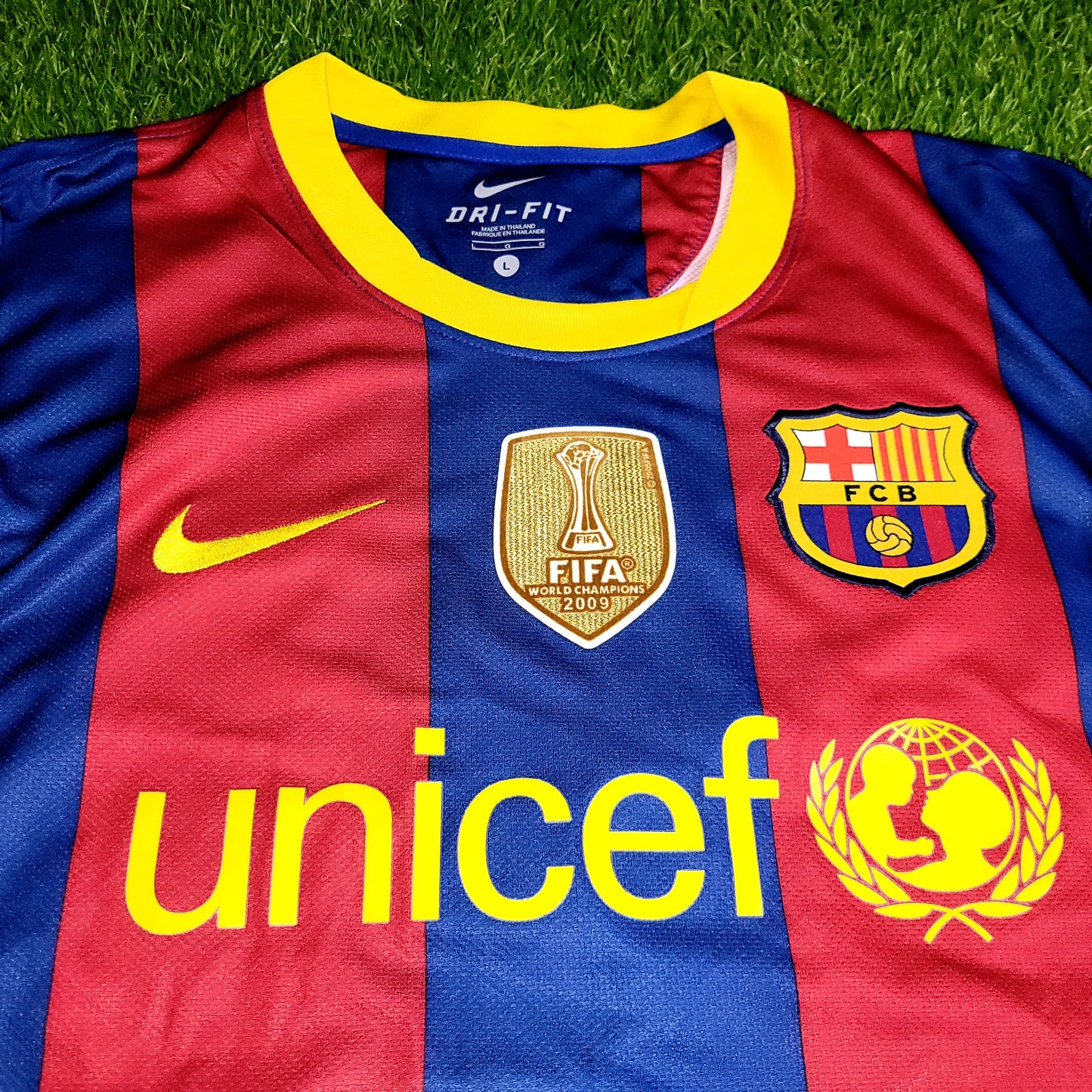 Messi Barcelona 2010 2011 Home Soccer Jersey Shirt L SKU# 382354-488