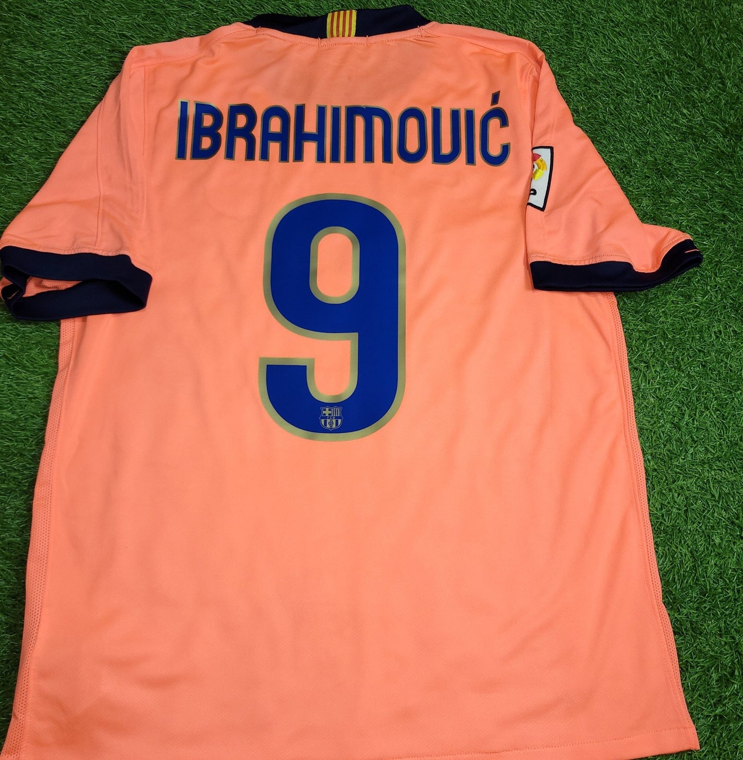 Ibrahimovic Barcelona DEBUT SEASON 2009 2010 Soccer Away Jersey Shirt M SKU# 355020 - 870 Nike