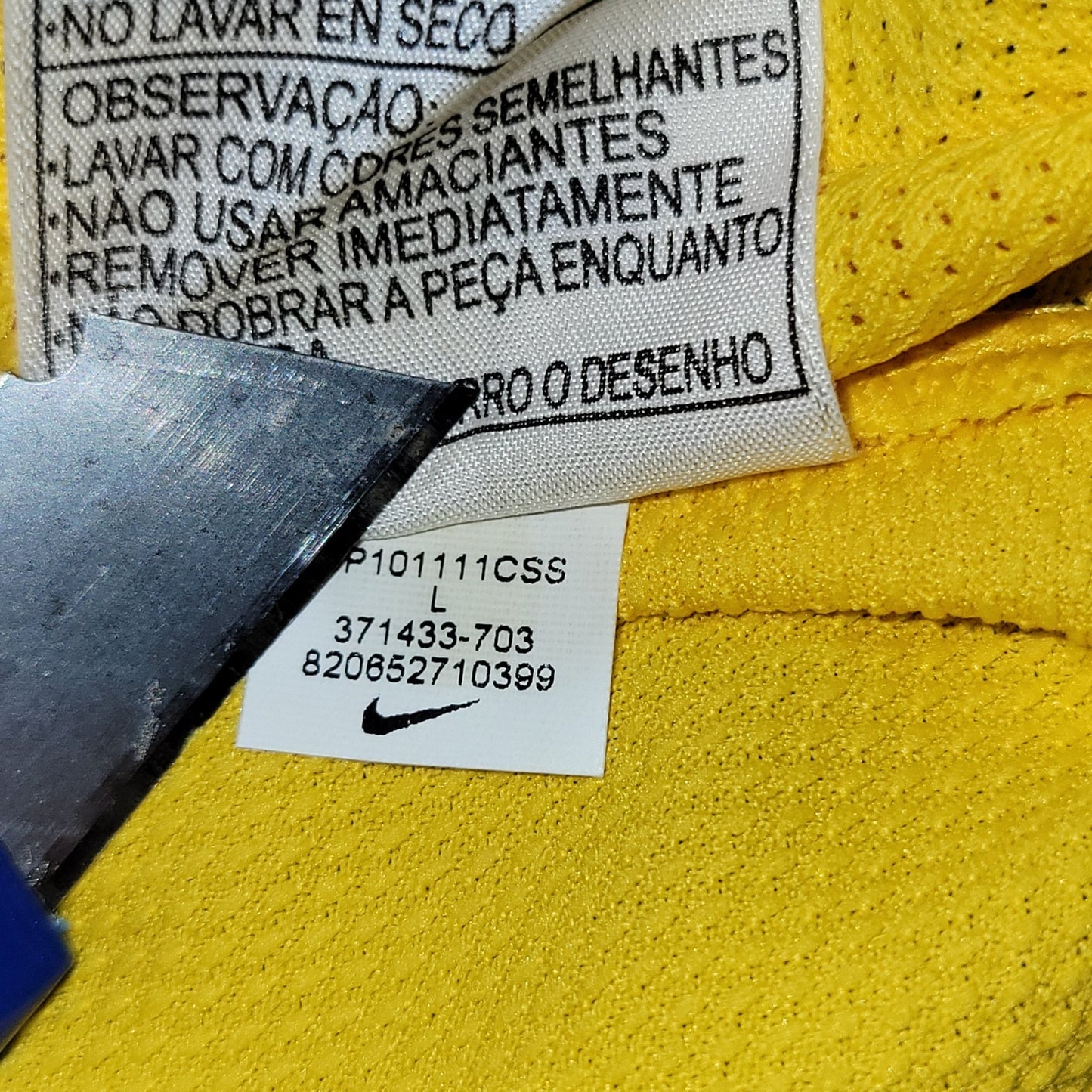 Kaka Brazil WORLD CUP 2010 Soccer Jersey Shirt L SKU 371433 - 703 Nike