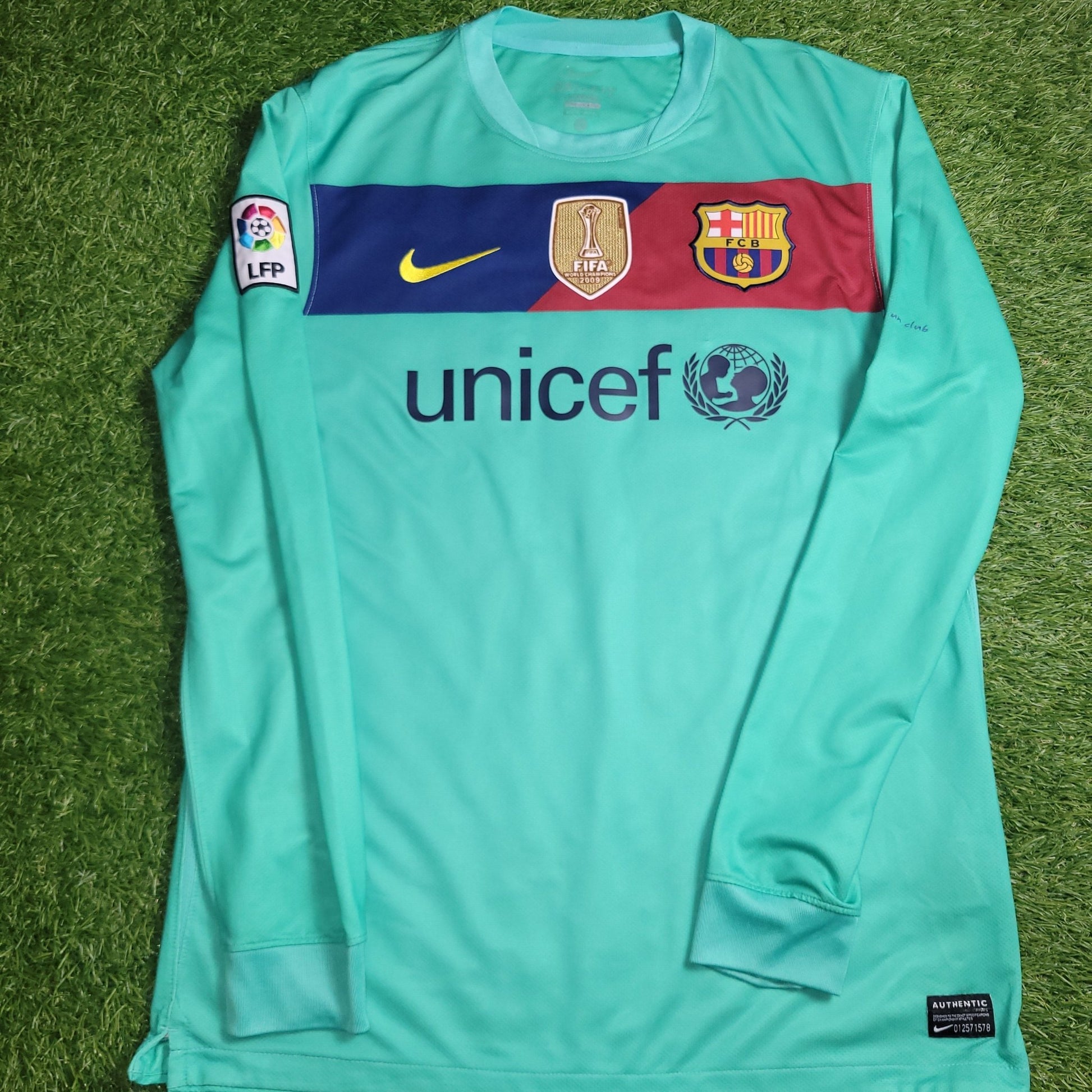 Messi Barcelona 2010 2011 Away Long Sleeve Soccer Jersey Shirt M SKU 382358 - 310 Nike