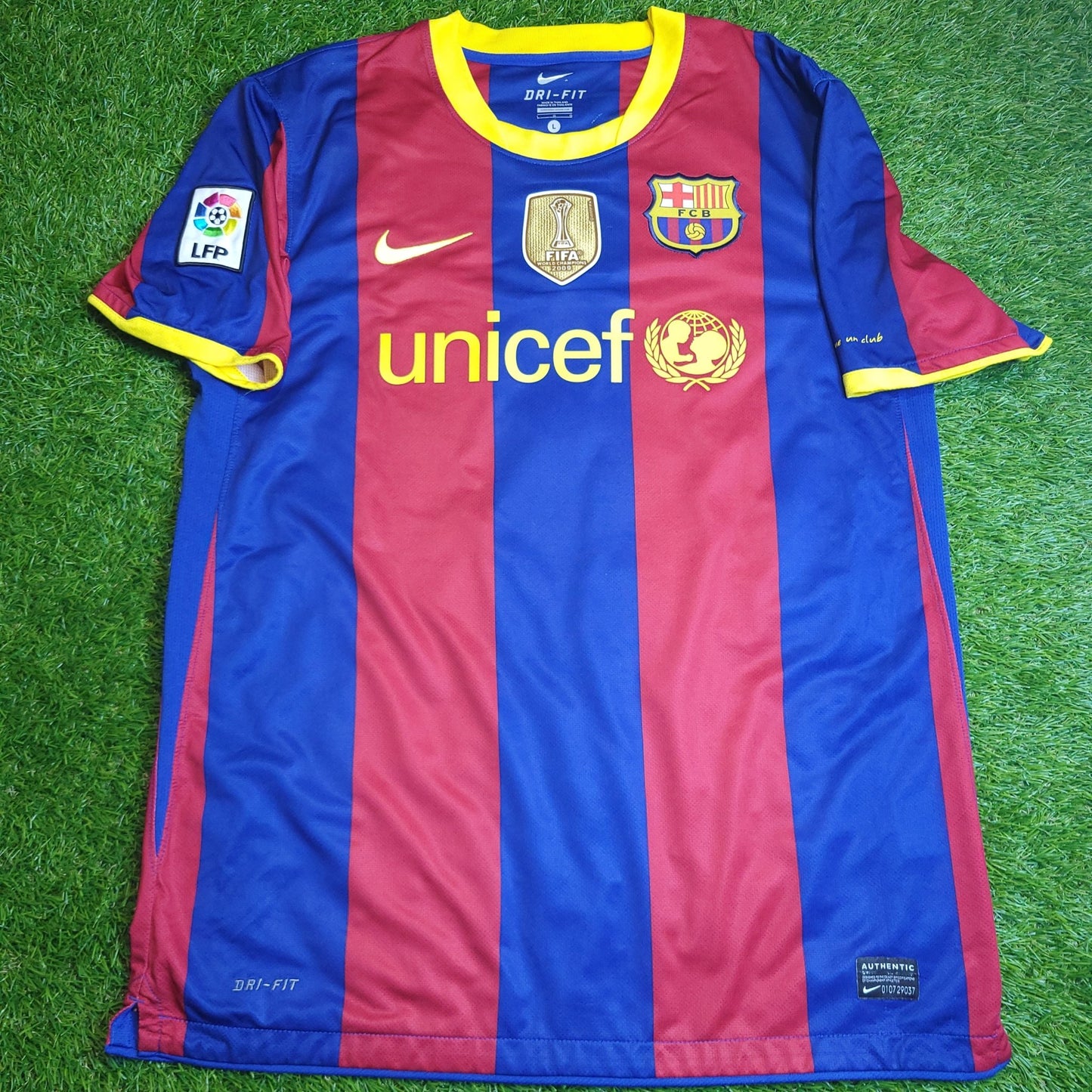 Messi Barcelona 2010 2011 Home Soccer Jersey Shirt L SKU# 382354 - 488 Nike