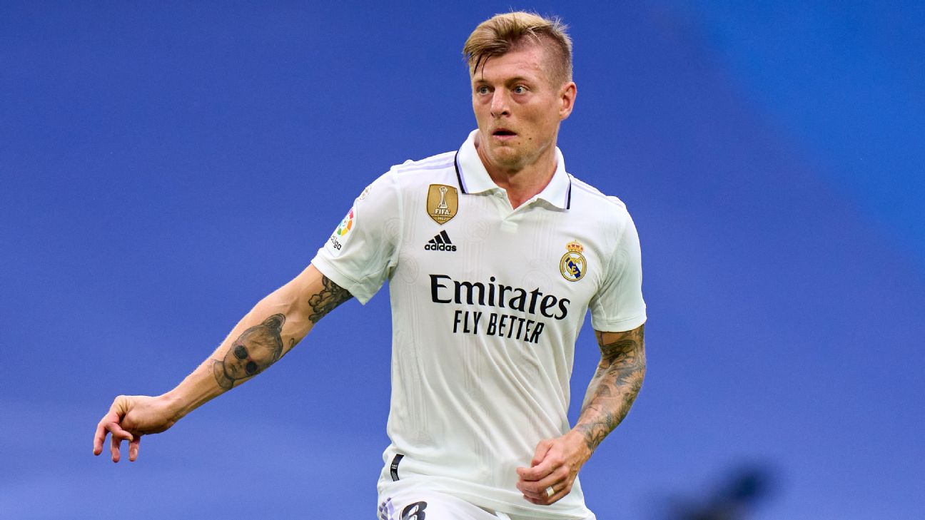 Kroos Real Madrid 2022 2023 UEFA Long Sleeve Soccer Jersey Shirt M SKU# HA2666