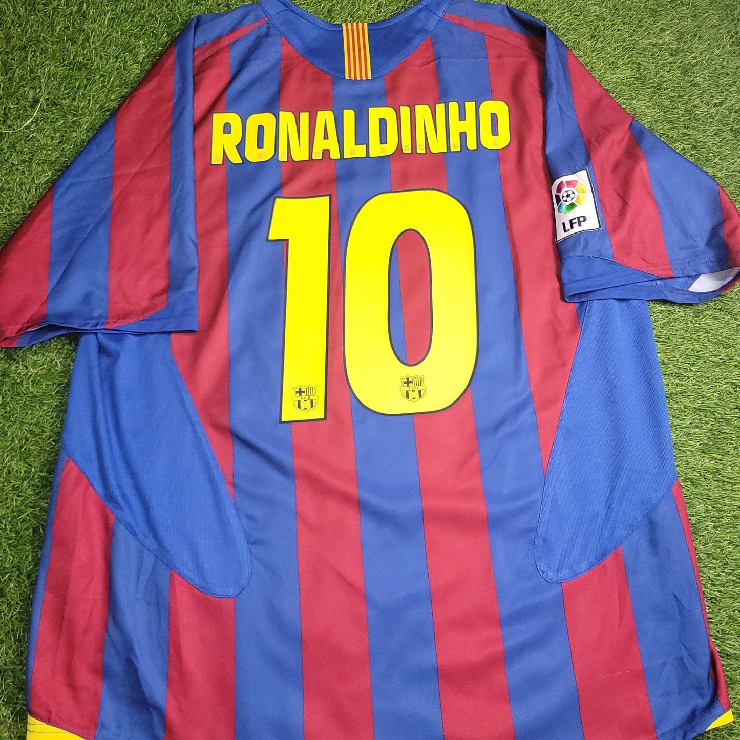 Ronaldinho Barcelona 2005 2006 Soccer Jersey Shirt XL SKU 195970 Nike