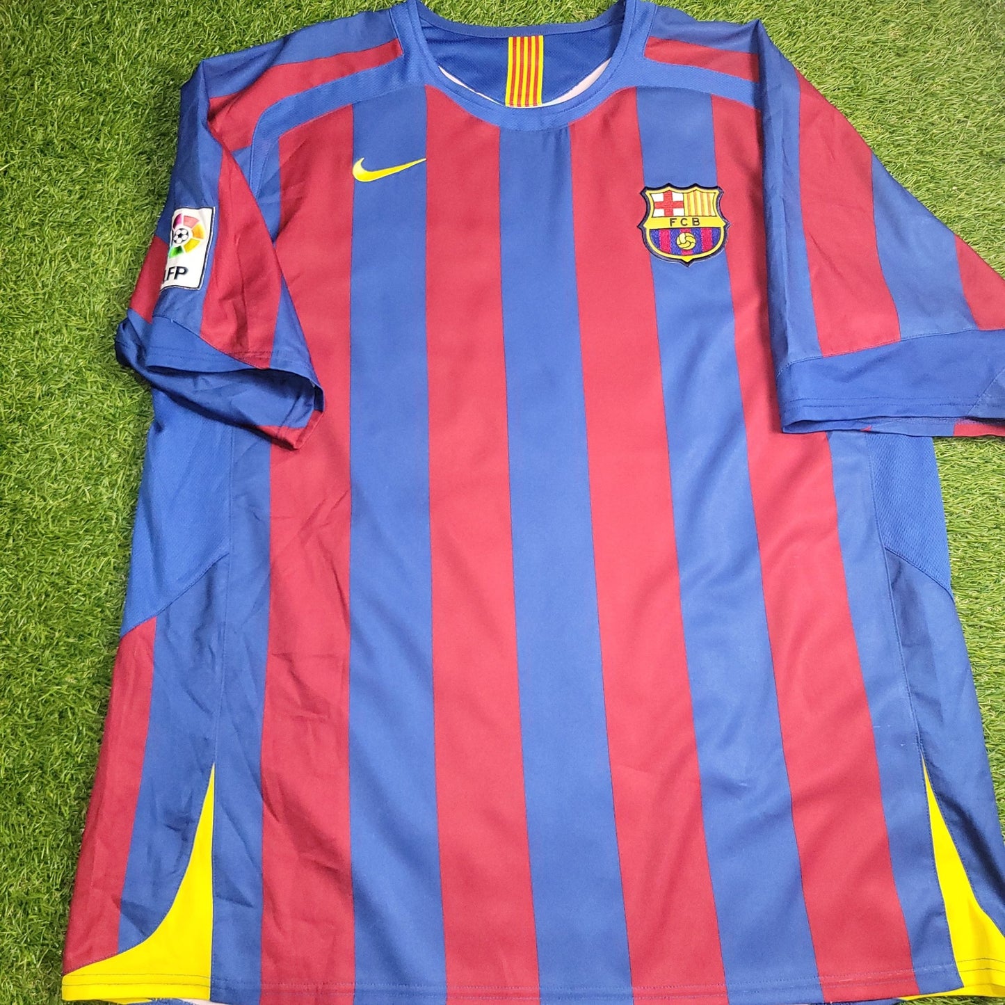 Ronaldinho Barcelona 2005 2006 Soccer Jersey Shirt XL SKU 195970 Nike