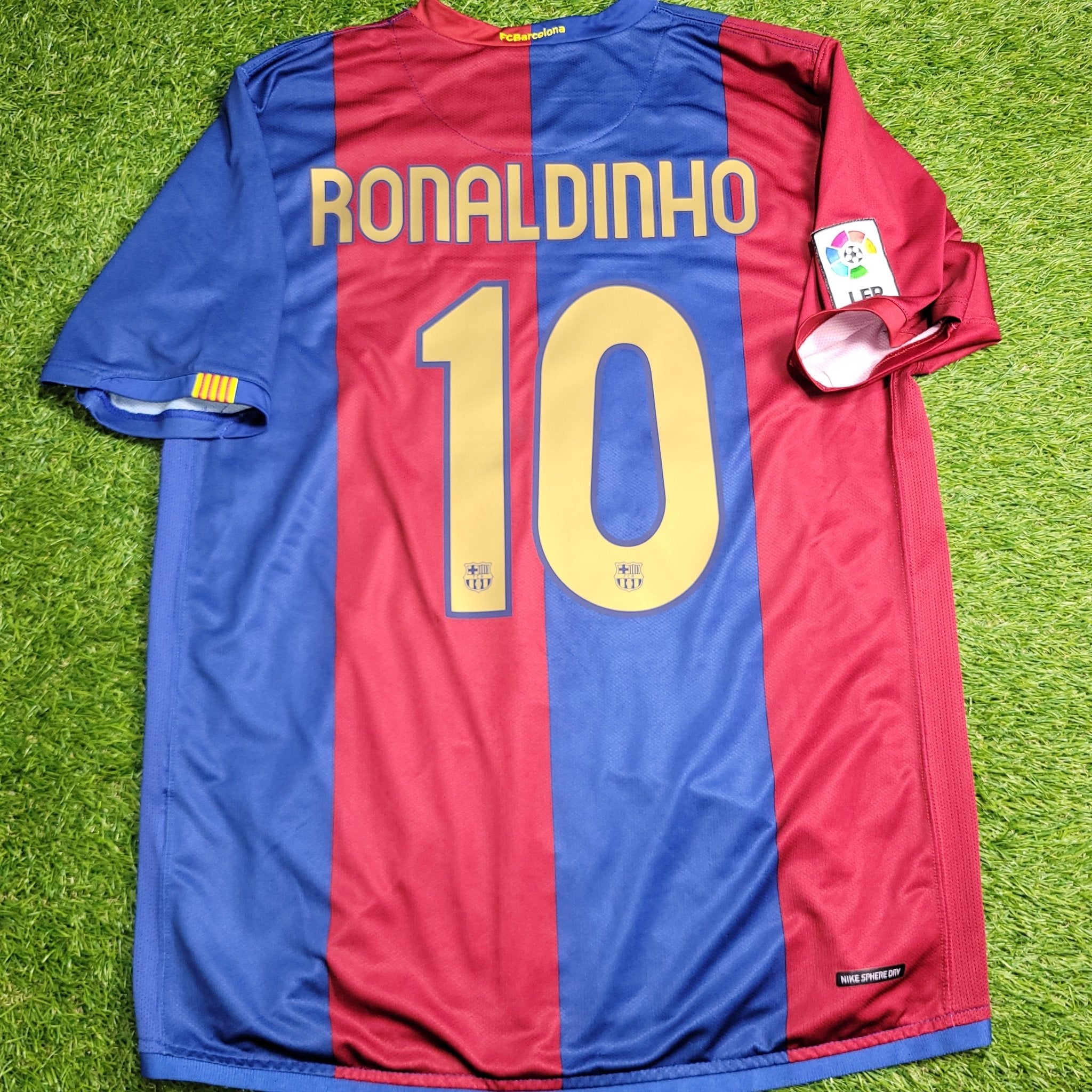 Ronaldinho Barcelona 2006 2007 Home Soccer Jersey Shirt L SKU 146980 ronaldinho-barcelona-2006-2007-home-soccer-jersey-shirt-l-sku-146980