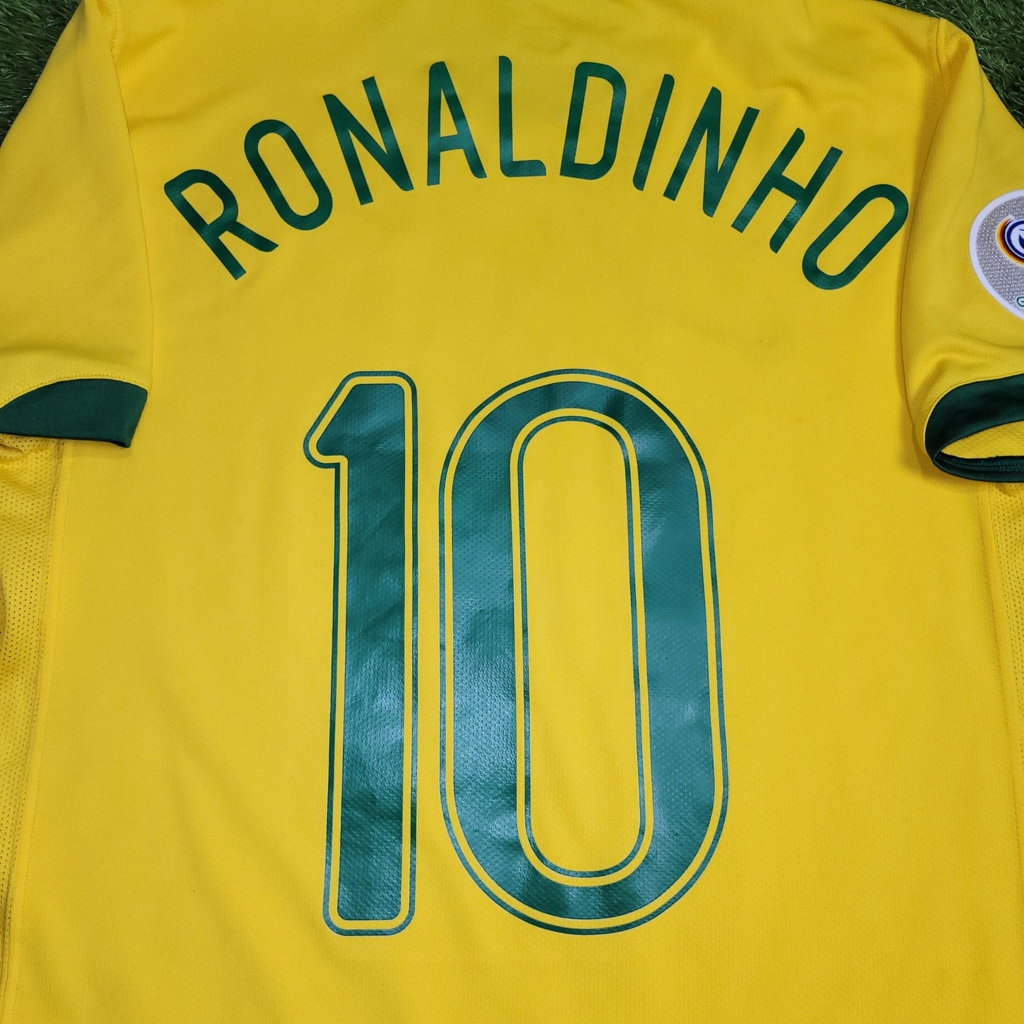 Ronaldinho Brazil 2006 World Cup Home Soccer Jersey Shirt M SKU# 103889 Nike