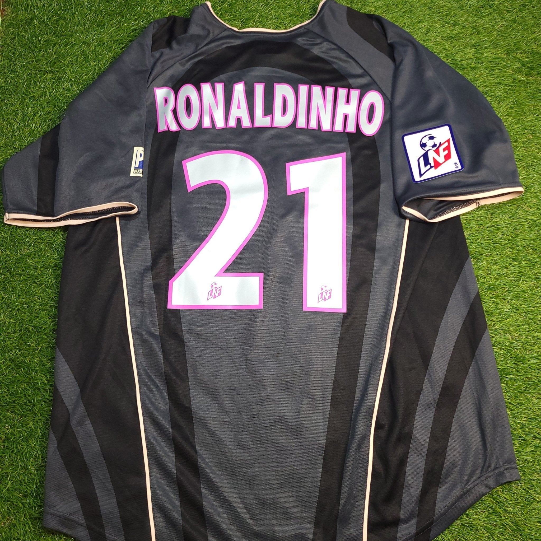 Ronaldinho PSG Paris Saint Germain 2001 2002 DEBUT SEASON Third Soccer ronaldinho-psg-paris-saint-germain-2001-2002-debut-season-third-soccer