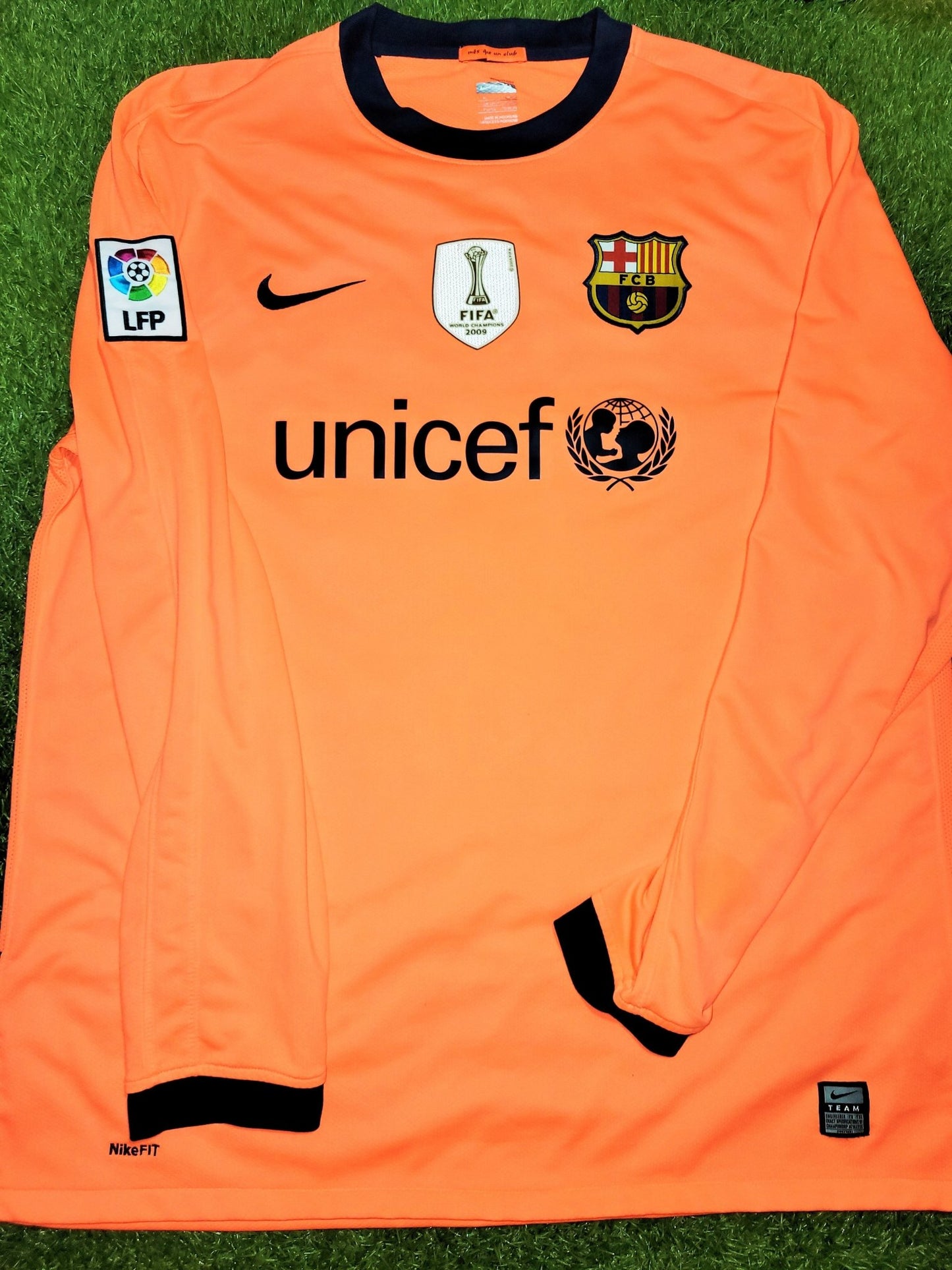 Messi Barcelona 2009 2010 Away Long Sleeve Soccer Jersey Shirt XL SKU# 355021-870 Nike