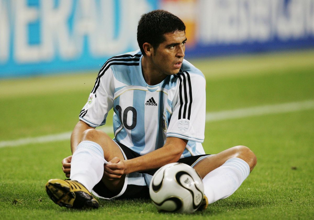 Riquelme Argentina 2006 WORLD CUP Soccer Jersey M SKU# 739802 AZB001 Adidas