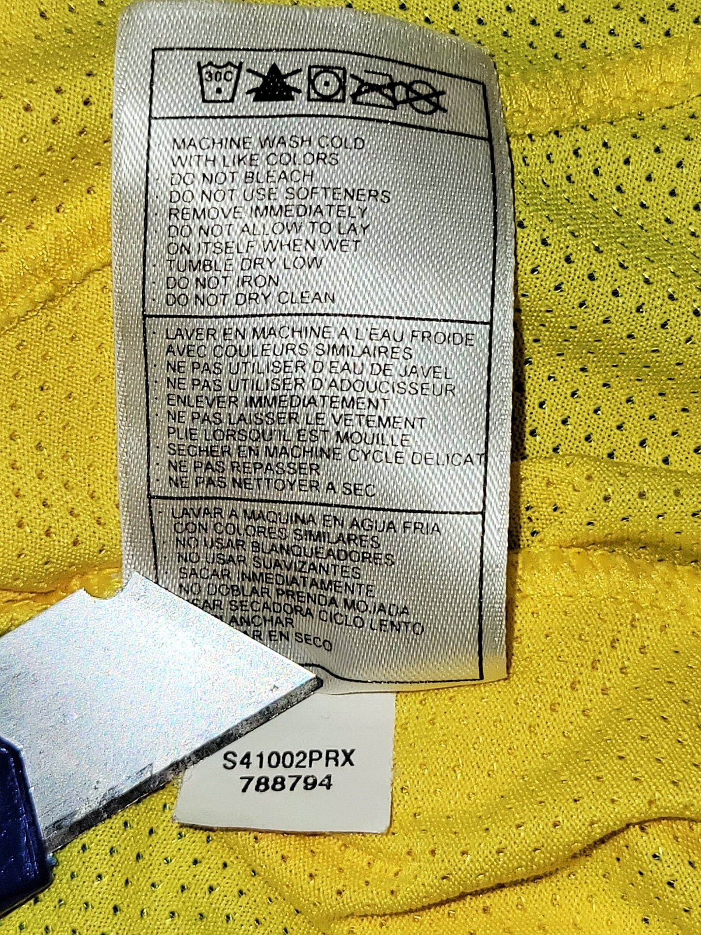 Ronaldinho Brazil 2004 Home Soccer Jersey Shirt L SKU# S41002PRX 788794 Nike