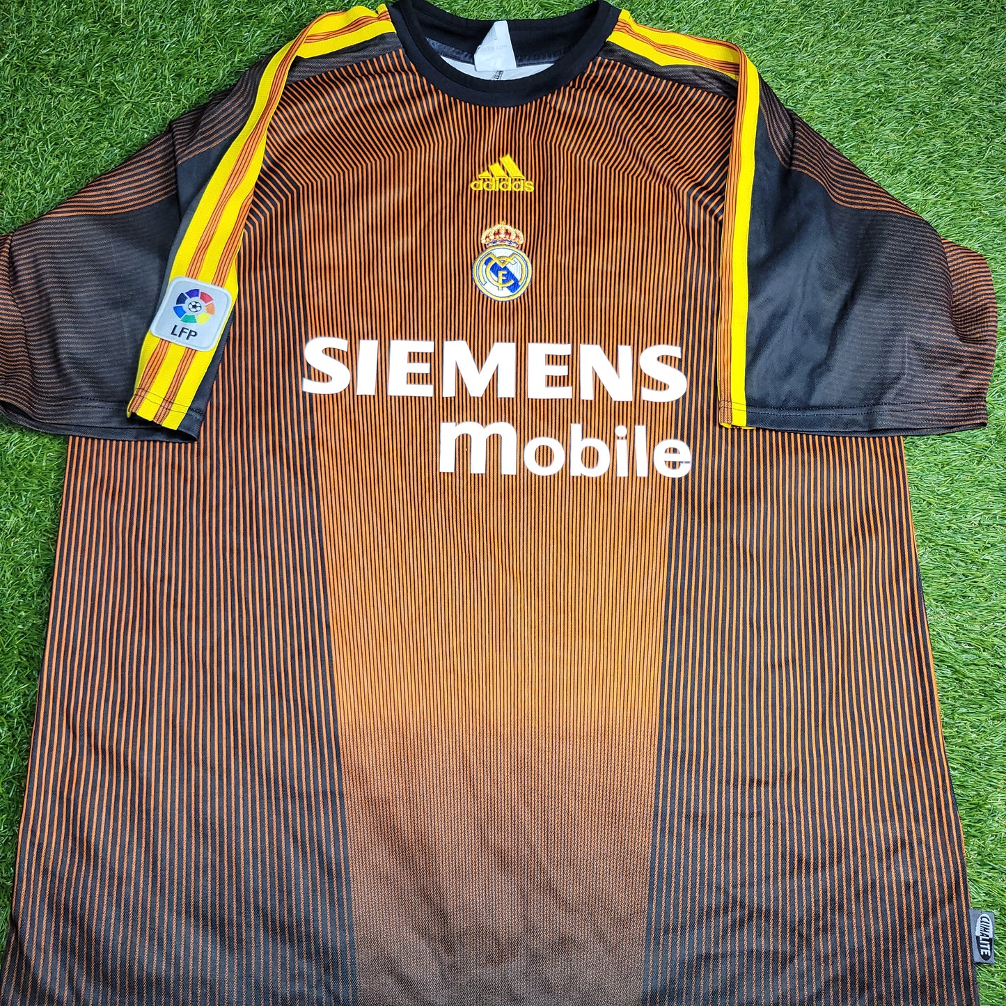Casillas Real Madrid 2003 2004 Soccer Jersey Shirt L SKU# 913941