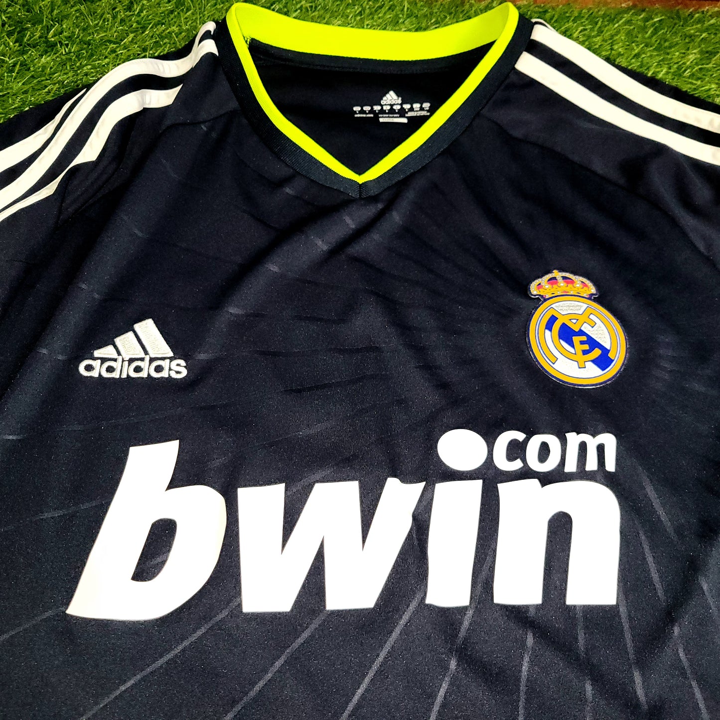 Cristiano Ronaldo Real Madrid 2010 2011 Away Soccer Jersey Shirt L SKU# P95985