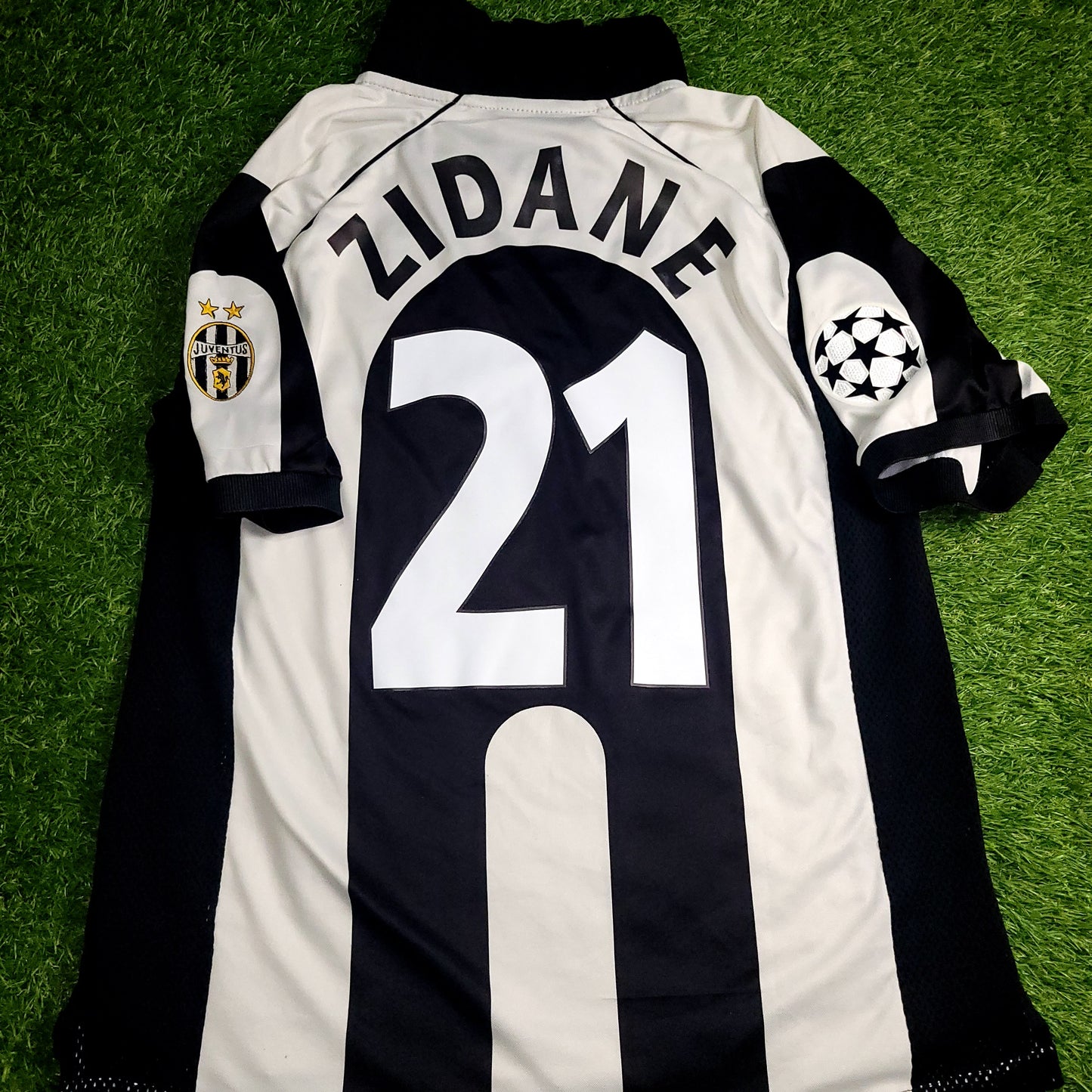 186 ZINEDINE ZIDANE Juventus Uefa Panini Football Champions League 2000 2001 EUR 29,99 - FR 186 ZINEDINE ZIDANE Juventus Uefa Panini Football Champions League 2000 2001 EUR 29,99 - FR