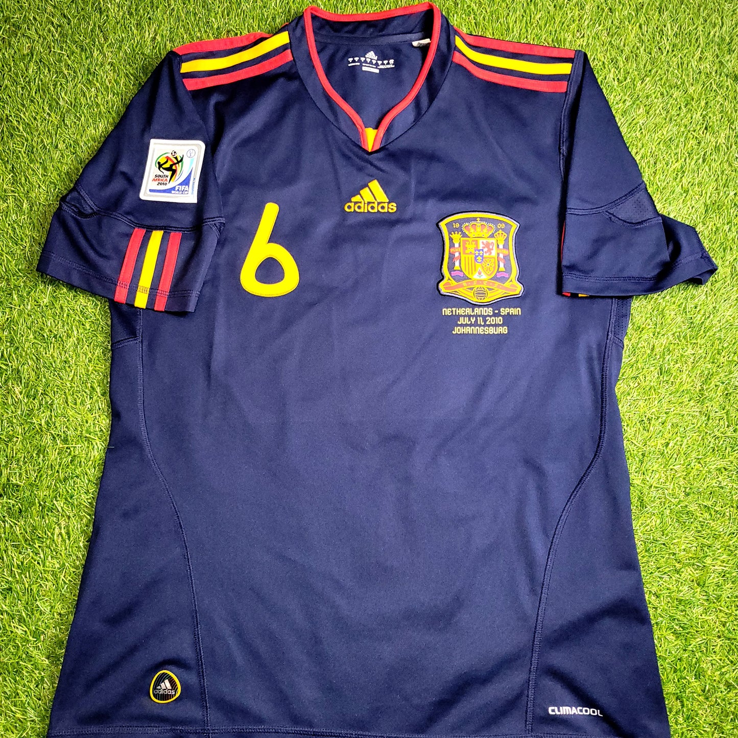 Iniesta Spain 2010 WORLD CUP Final Away Soccer Jersey Shirt M SKU# P47896