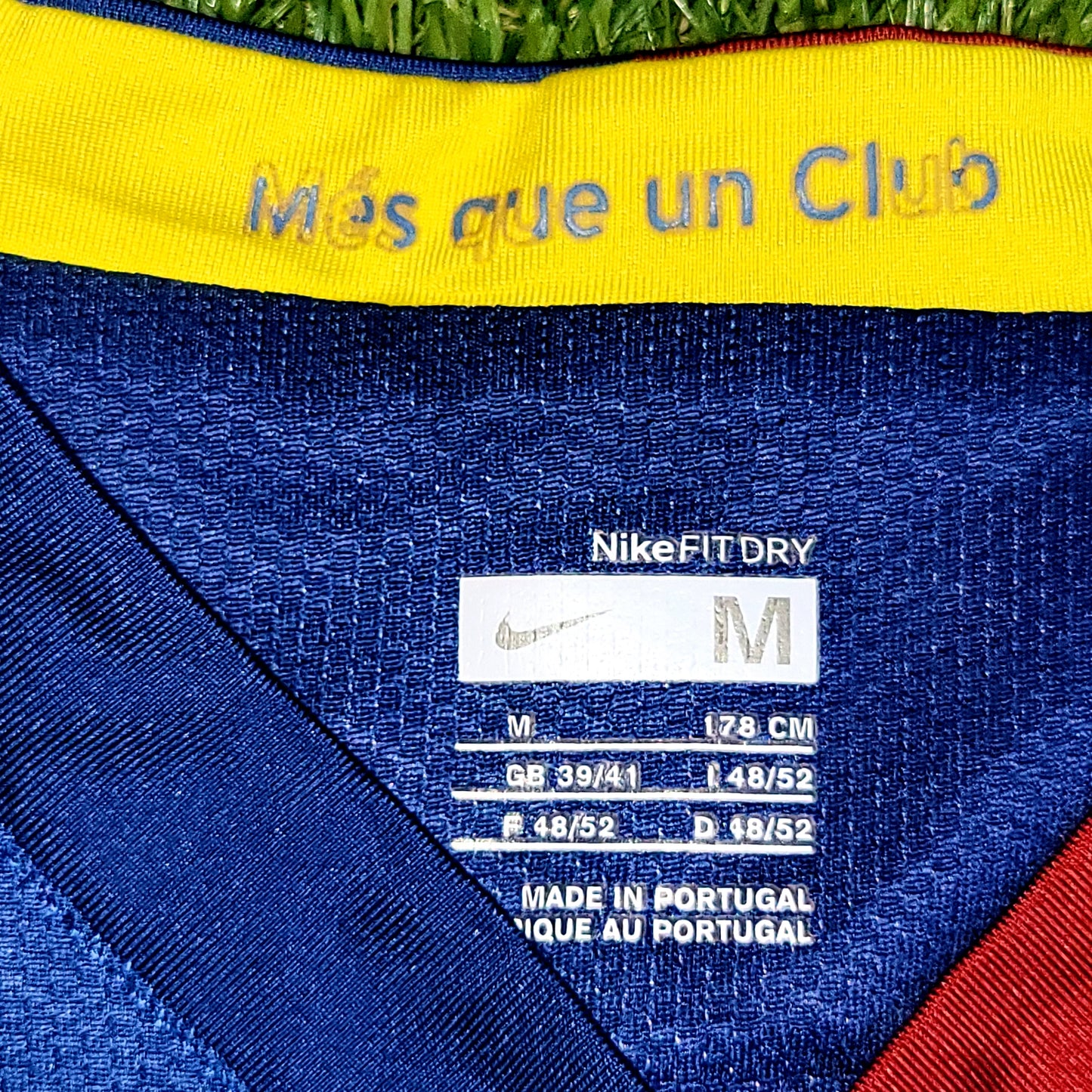 Ronaldinho Barcelona 2006 2007 Home Soccer Jersey Shirt M SKU# 146980-426