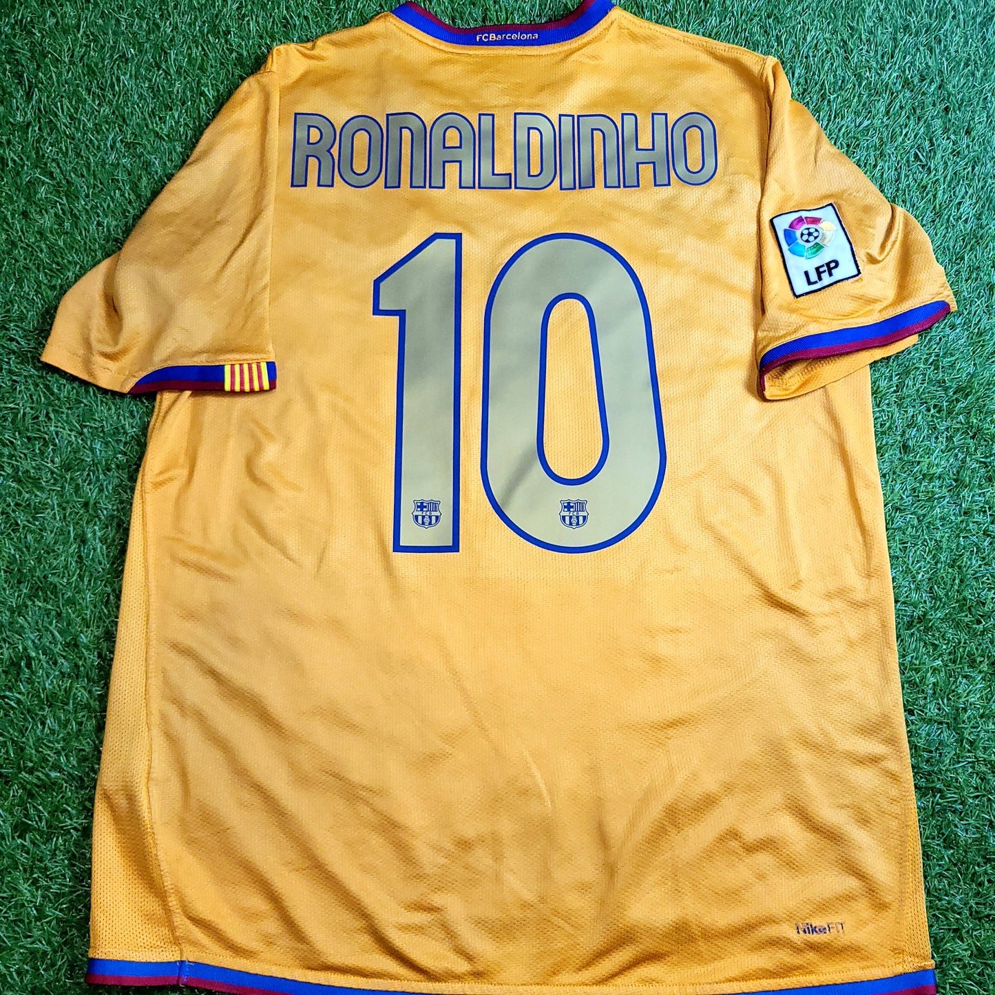 Ronaldinho Barcelona 2006 2007 Away Soccer Jersey Shirt M SKU# 146982-819