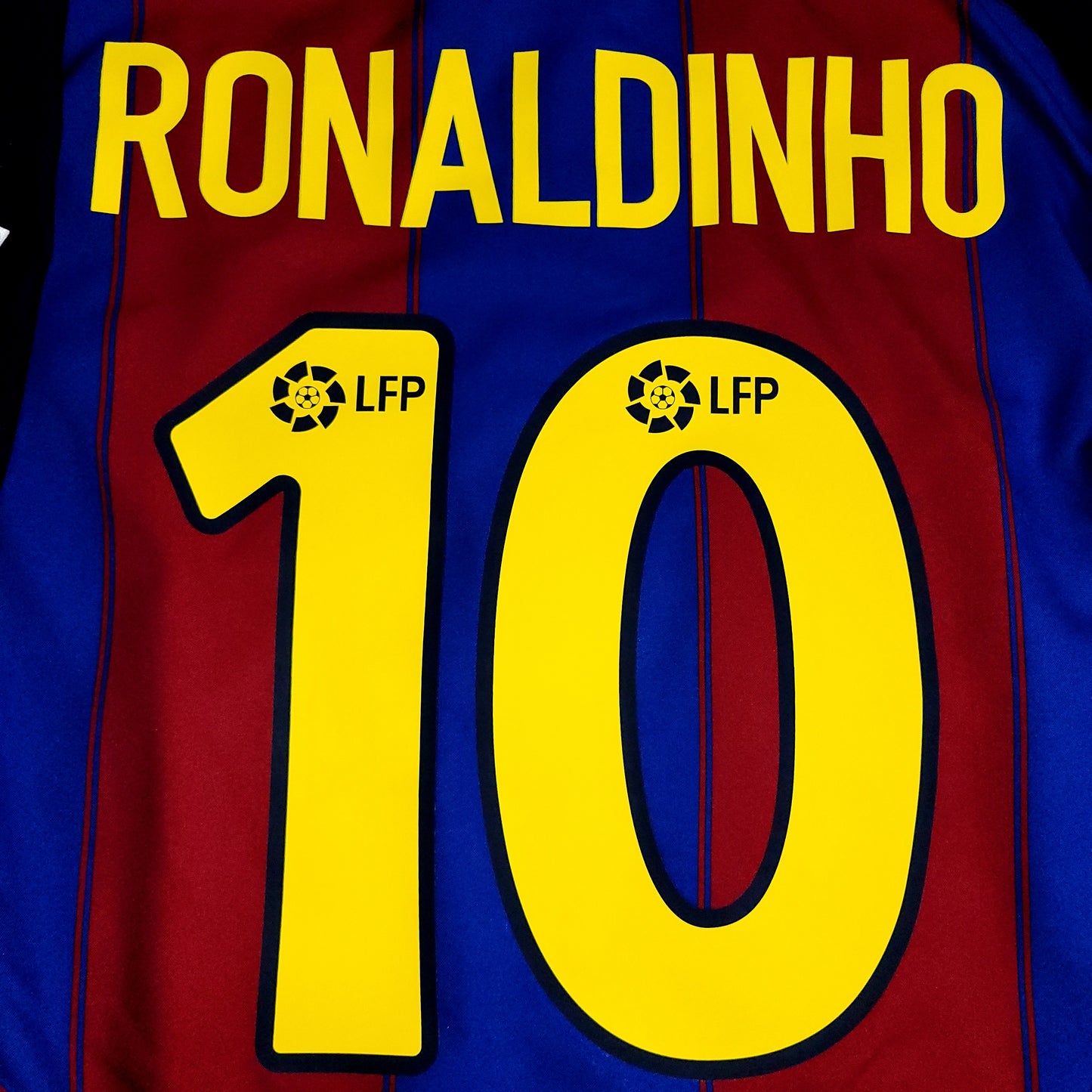 Ronaldinho Barcelona 2003 2004 DEBUT SEASON Home Soccer Jersey Shirt M SKU# 112586