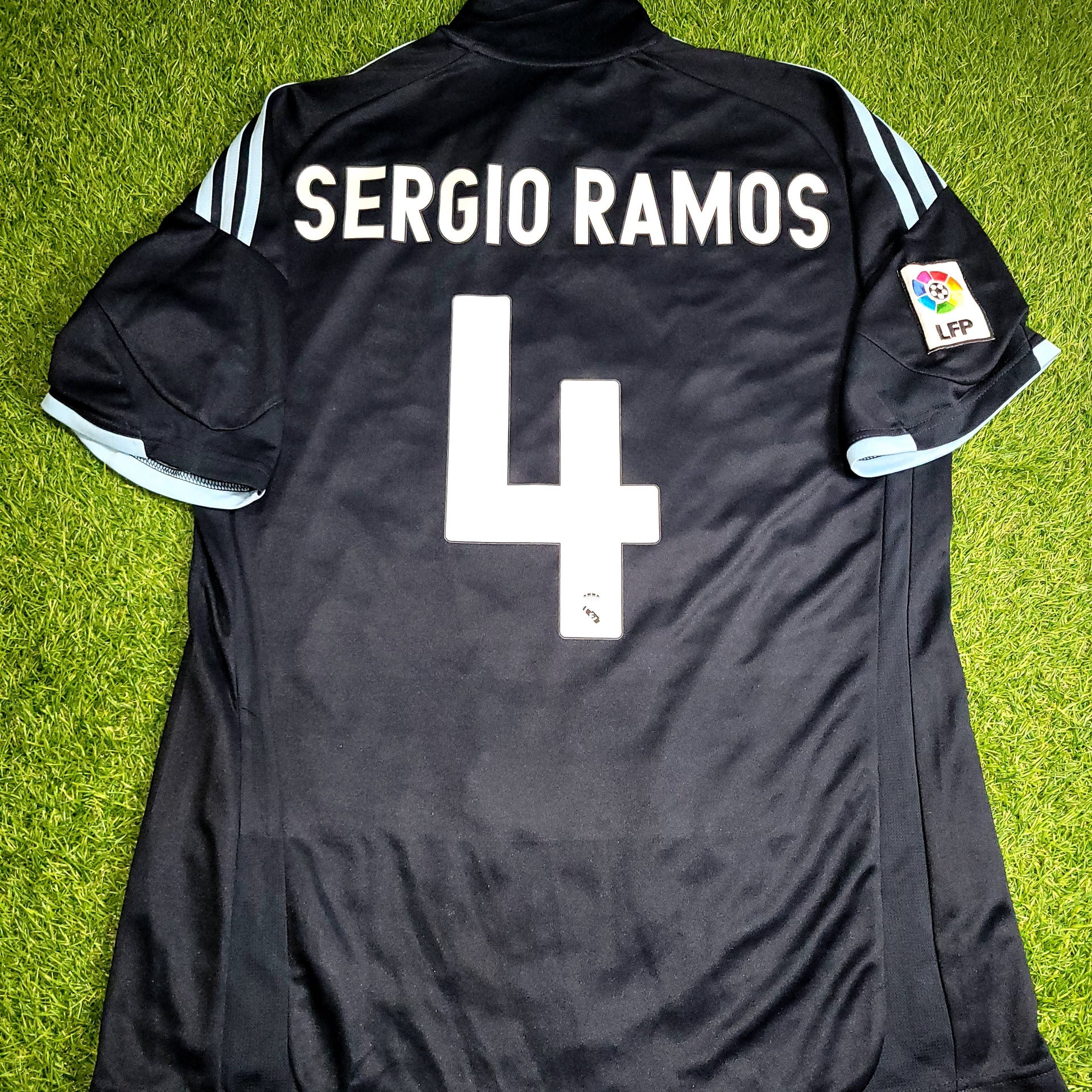 Ramos Real Madrid 2009 2010 Away Soccer Jersey Shirt L SKU# E84339