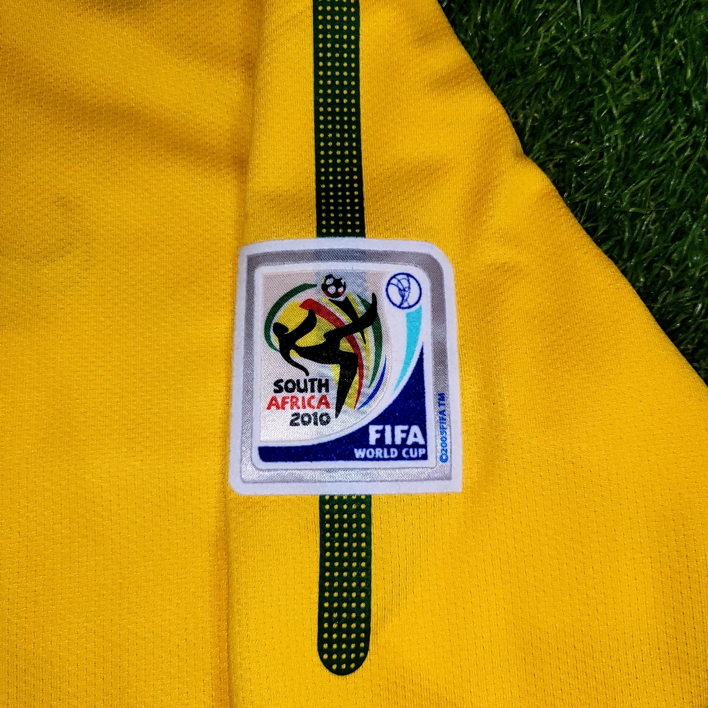 Kaka Brazil WORLD CUP 2010 Soccer Jersey Shirt L SKU# 369250-703