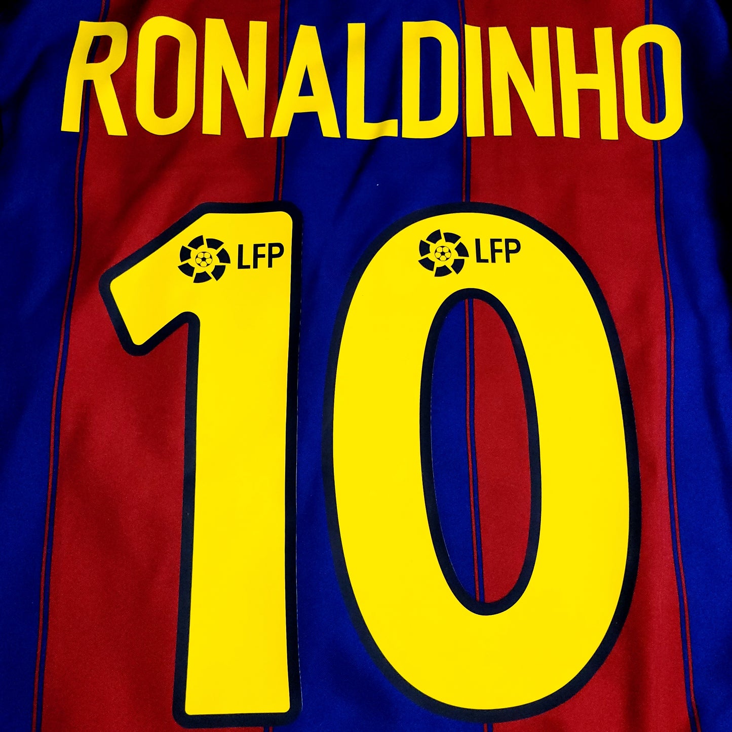 Ronaldinho Barcelona 2003 2004 DEBUT SEASON Soccer Jersey Shirt L SKU# 112586