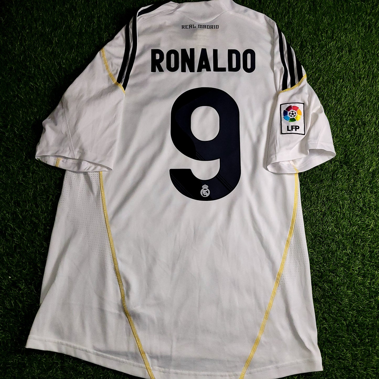 Cristiano Ronaldo Real Madrid 2009 2010 DEBUT Home Soccer Jersey Shirt M SKU# E84352