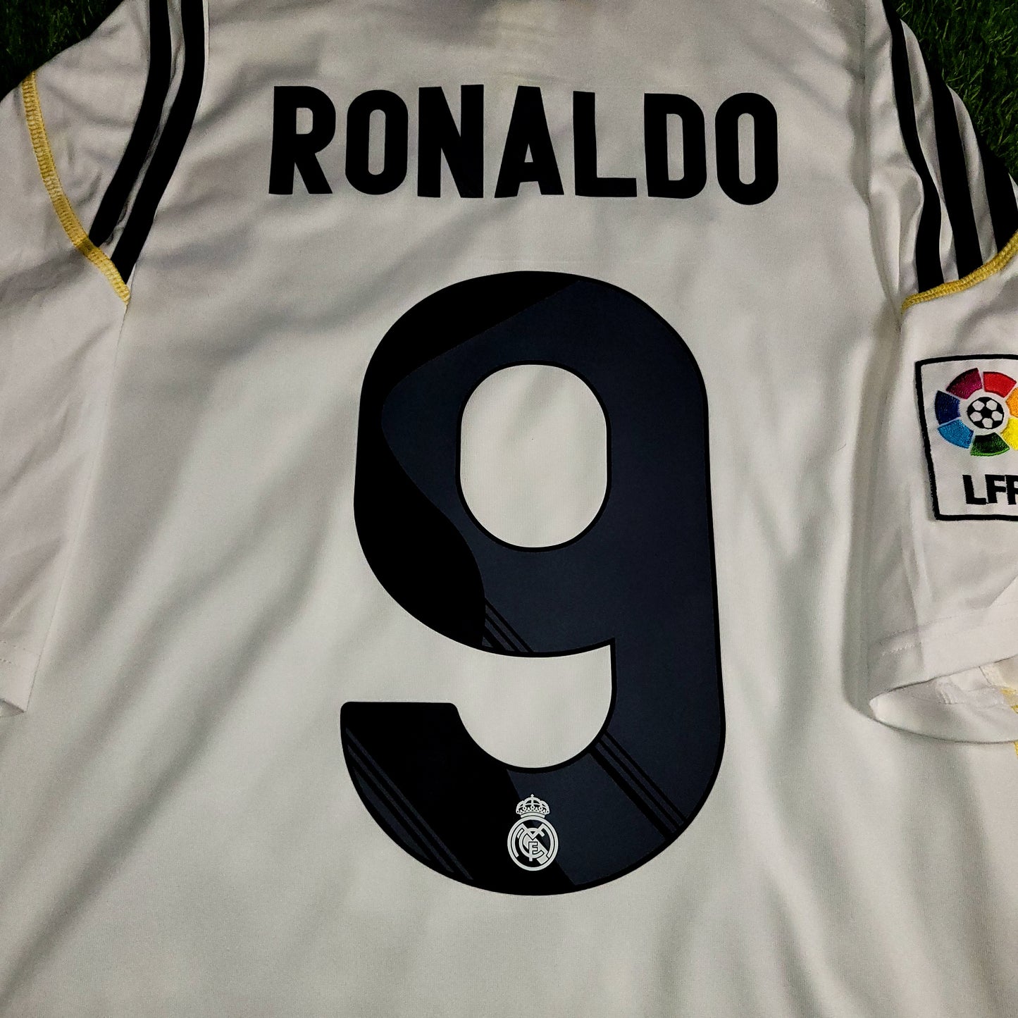 Cristiano Ronaldo Real Madrid 2009 2010 DEBUT Home Soccer Jersey Shirt M SKU# E84352