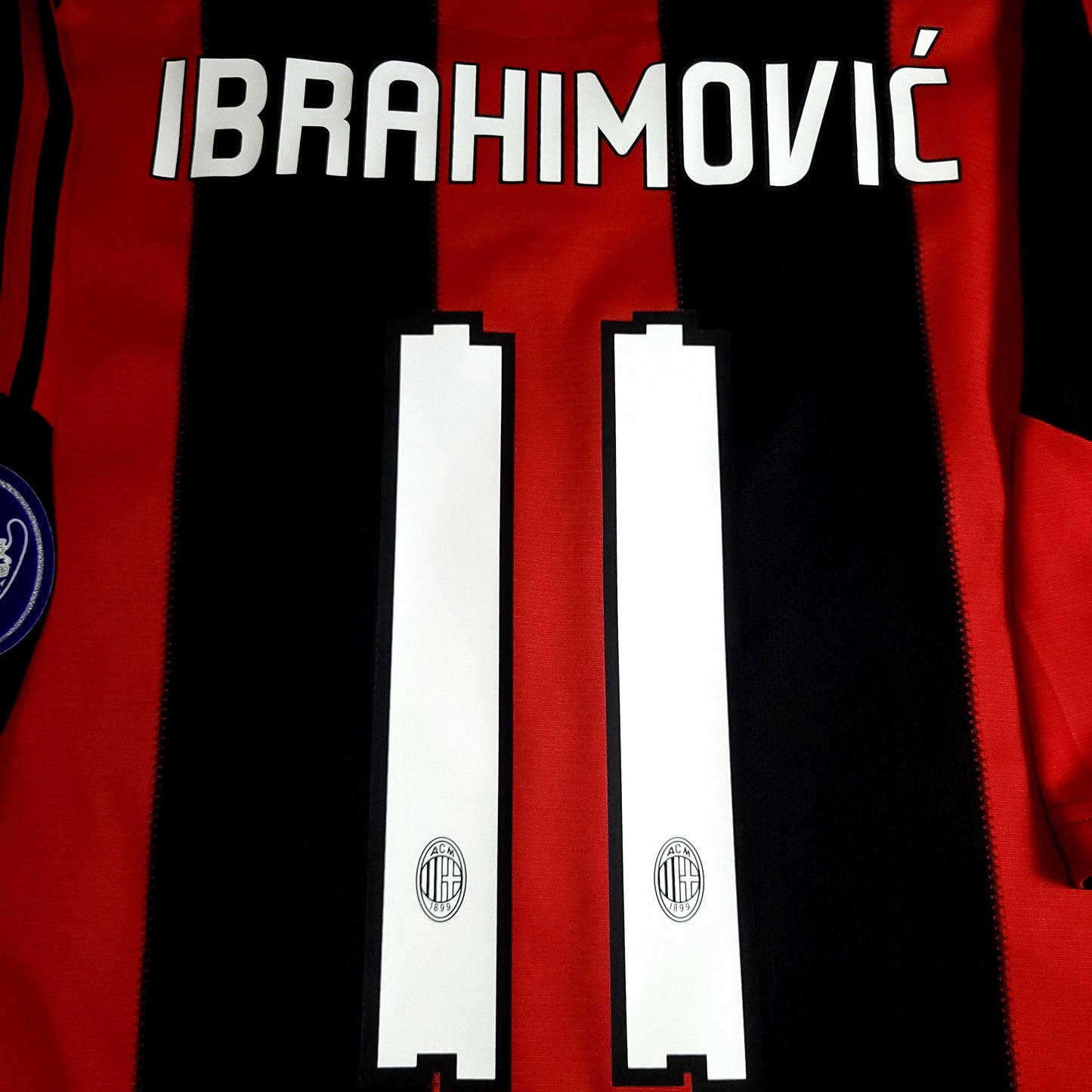 Ibrahimovic AC Milan 2010 2011 Soccer Jersey Shirt L SKU# P96288
