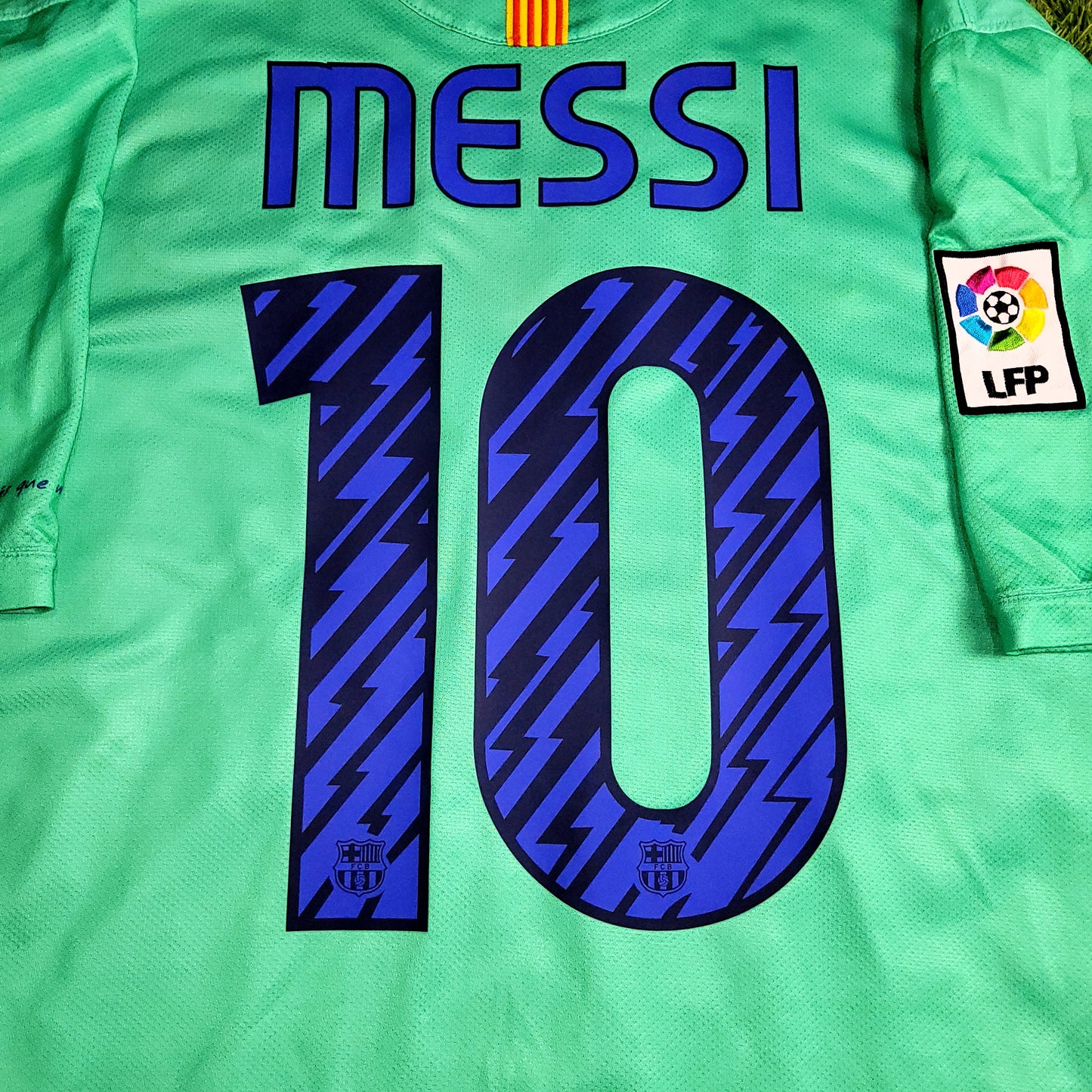 Messi Barcelona 2010 2011 Away Soccer Jersey XL SKU# 382358-310
