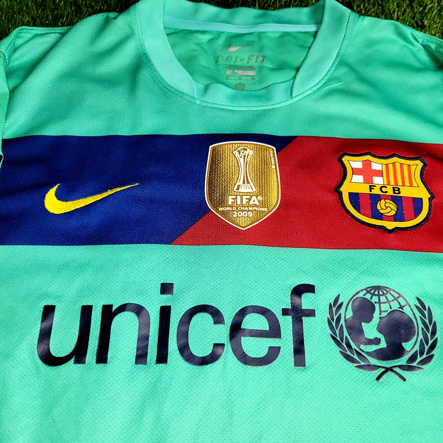 Messi Barcelona 2010 2011 Away Soccer Jersey XL SKU# 382358-310