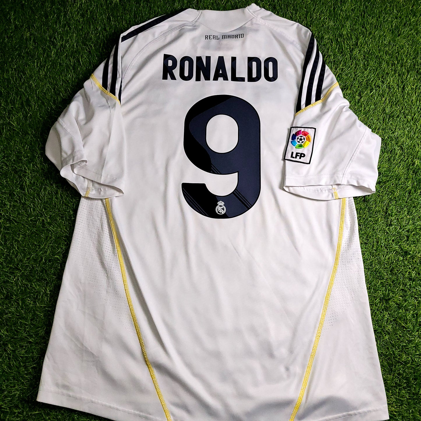 Cristiano Ronaldo Real Madrid 2009 2010 DEBUT Home Soccer Jersey L SKU# E84352