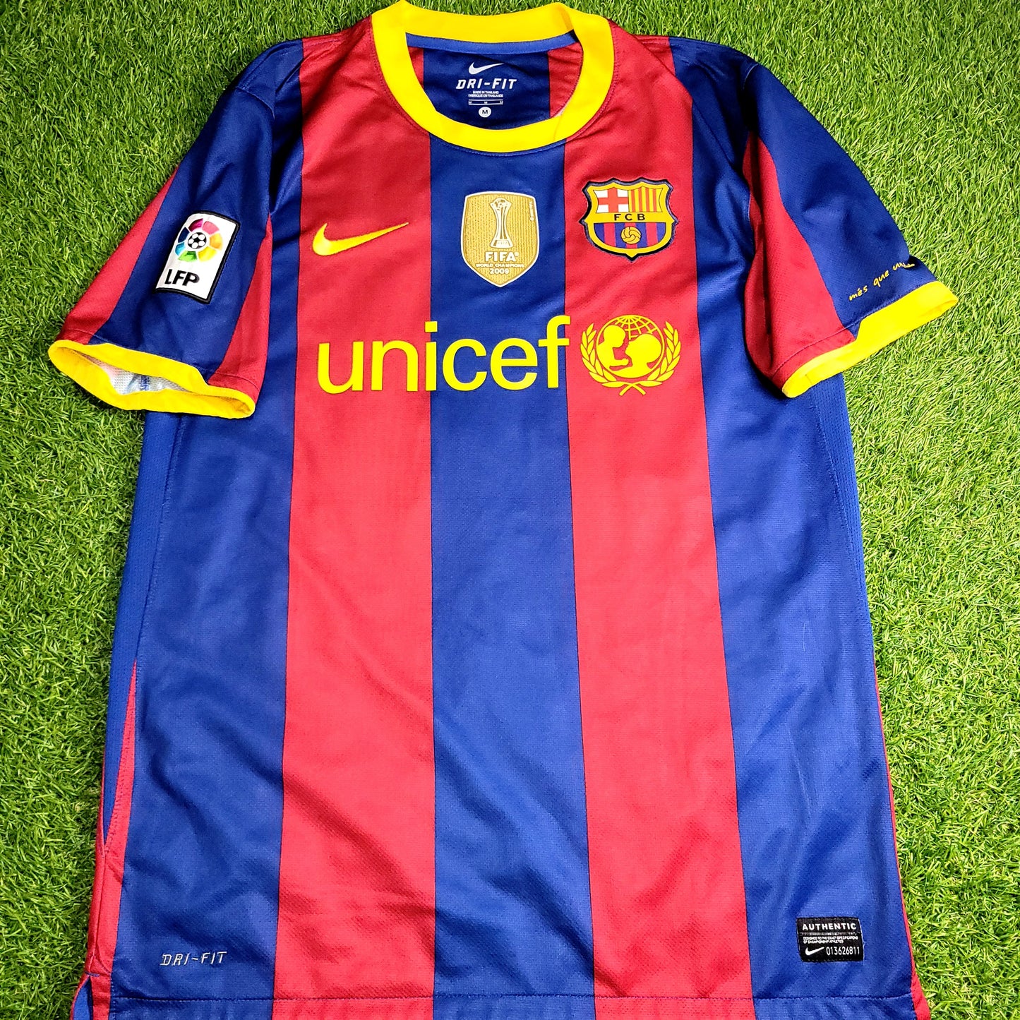 Messi Barcelona 2010 2011 Home Soccer Jersey M SKU# 382354-488