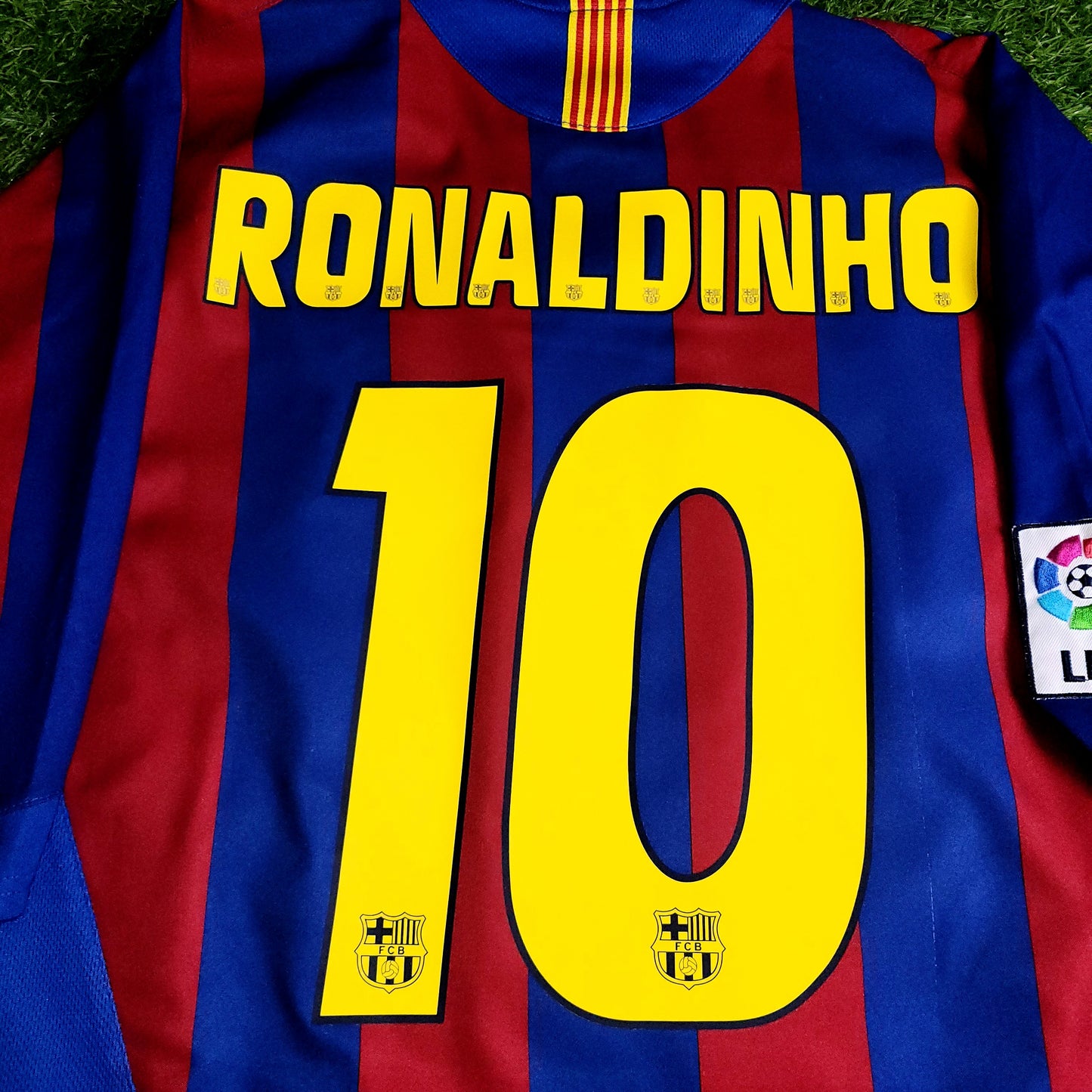 Ronaldinho Barcelona 2005 2006 Soccer Jersey XL SKU# 195970