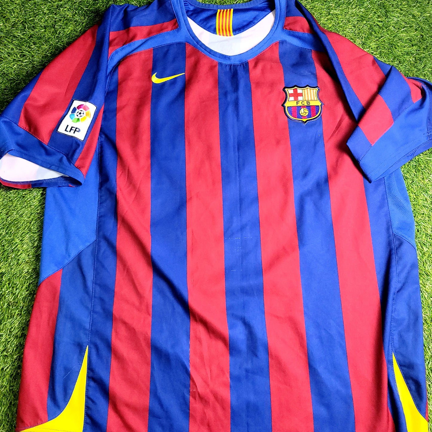 Ronaldinho Barcelona 2005 2006 Soccer Jersey XL SKU# 195970