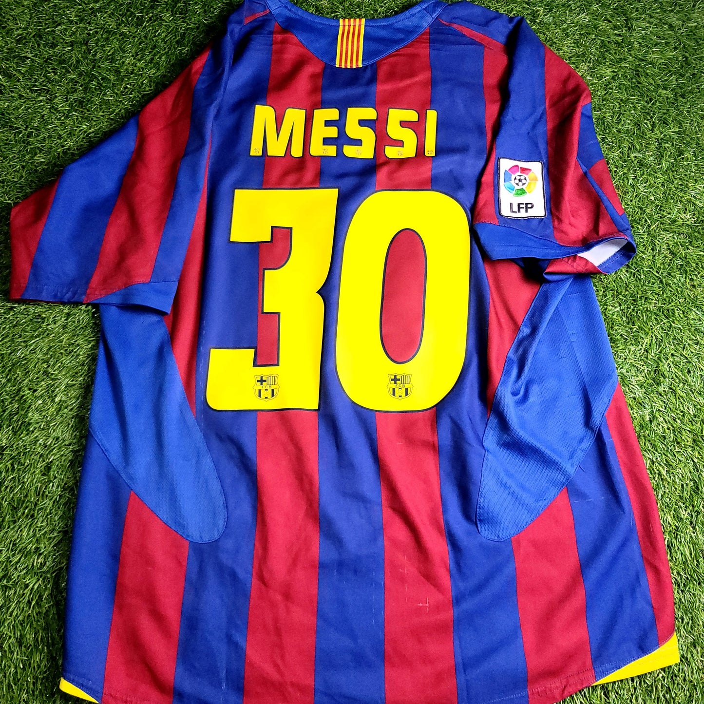 Messi Barcelona 2005 2006 Soccer Jersey M SKU# 195970