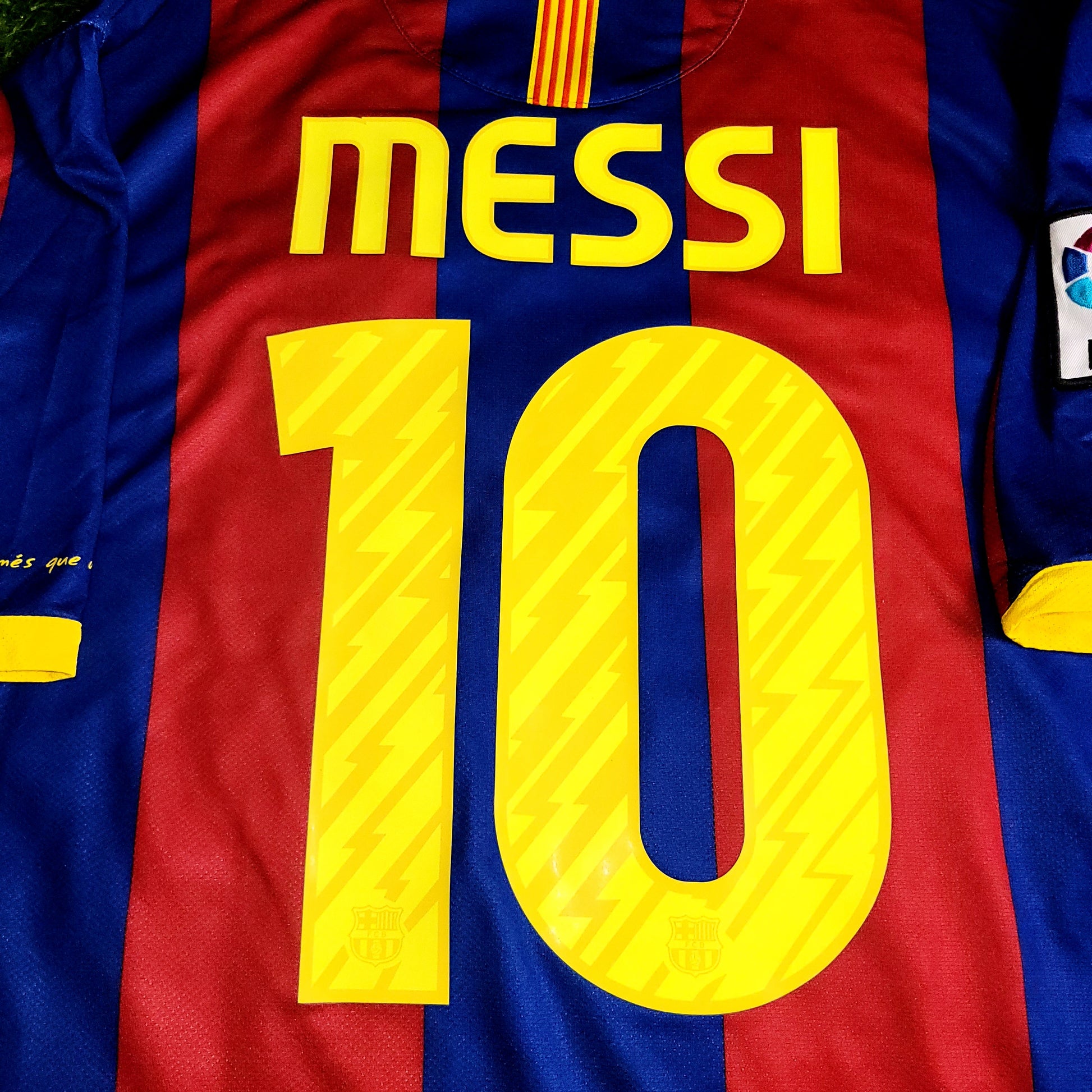 Messi Barcelona 2010 2011 Home Soccer Jersey XL SKU# 382354-488 - ForeverSoccerJerseys