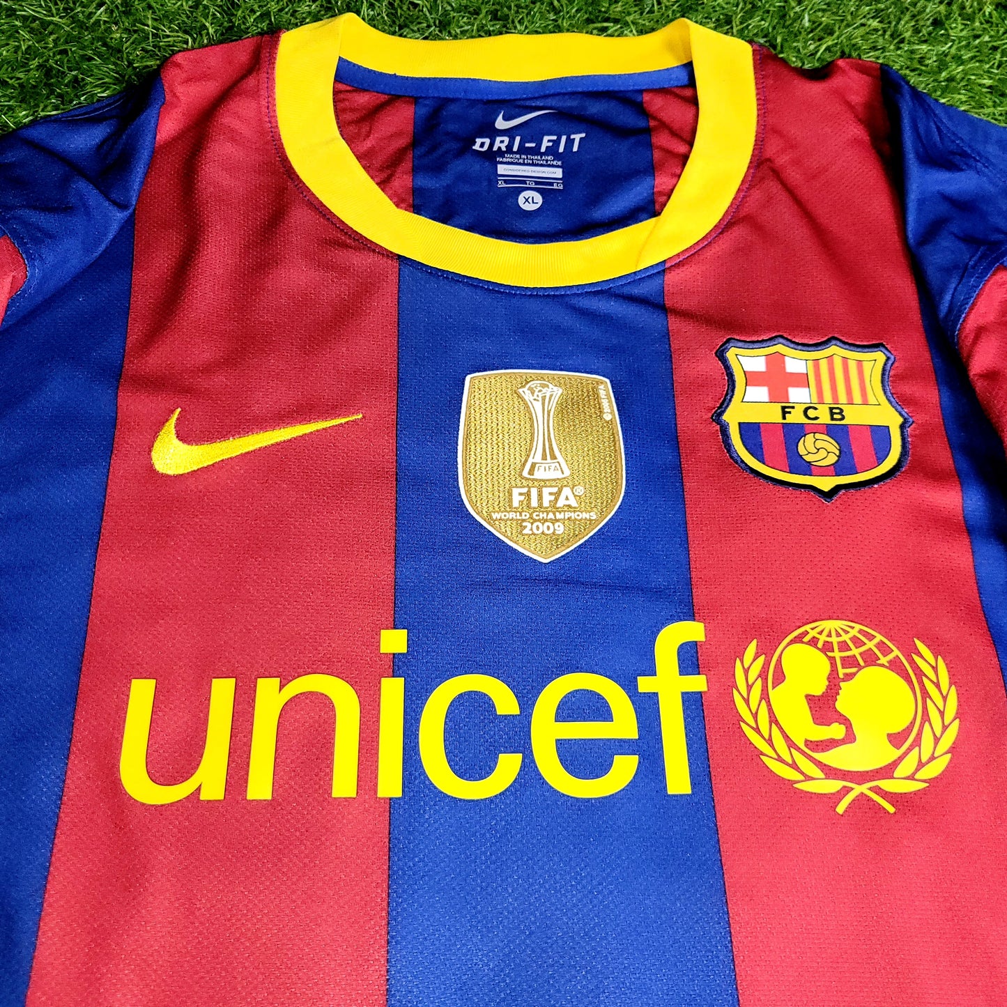 Messi Barcelona 2010 2011 Home Soccer Jersey XL SKU# 382354-488 - ForeverSoccerJerseys