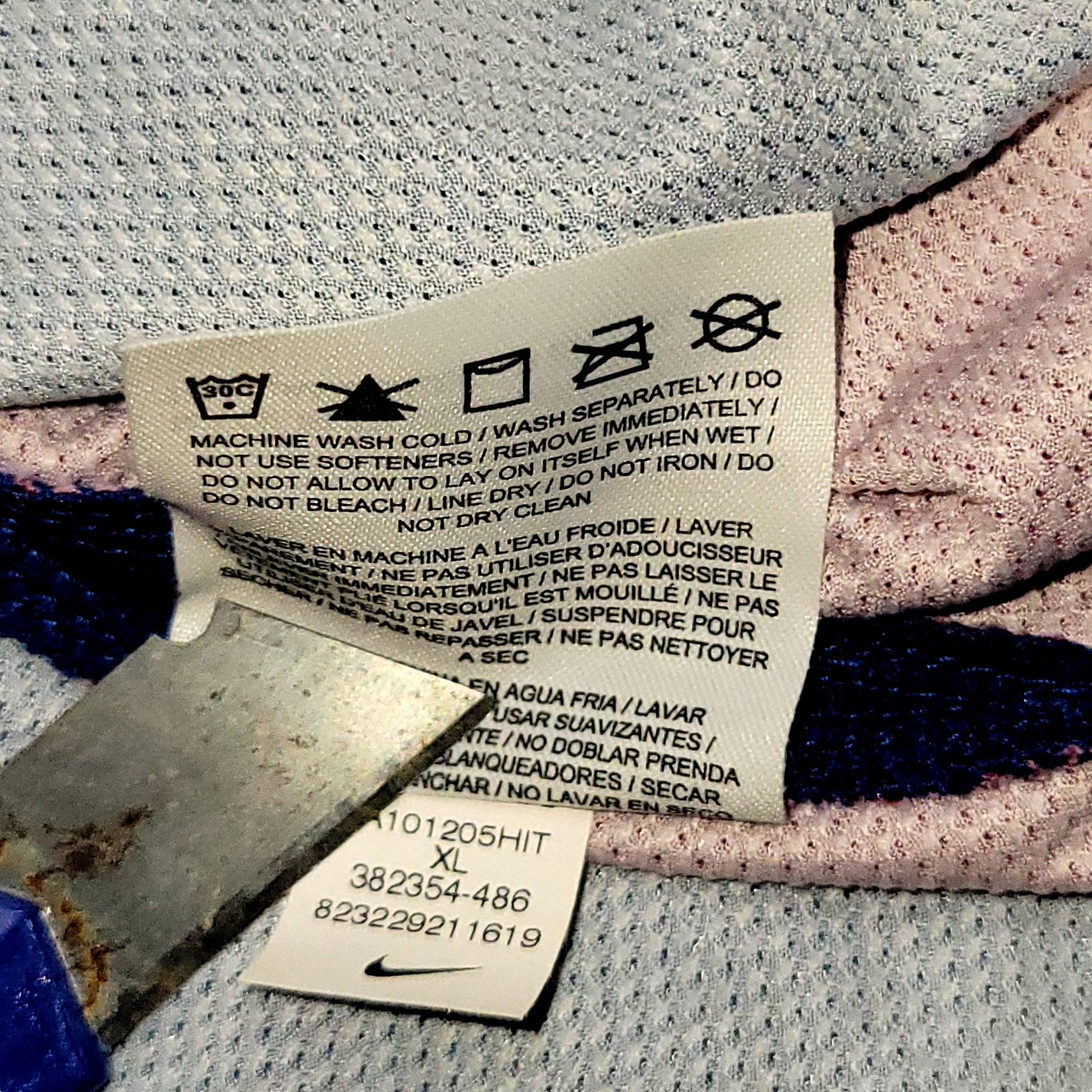 Messi Barcelona 2010 2011 Home Soccer Jersey XL SKU# 382354-488 - ForeverSoccerJerseys