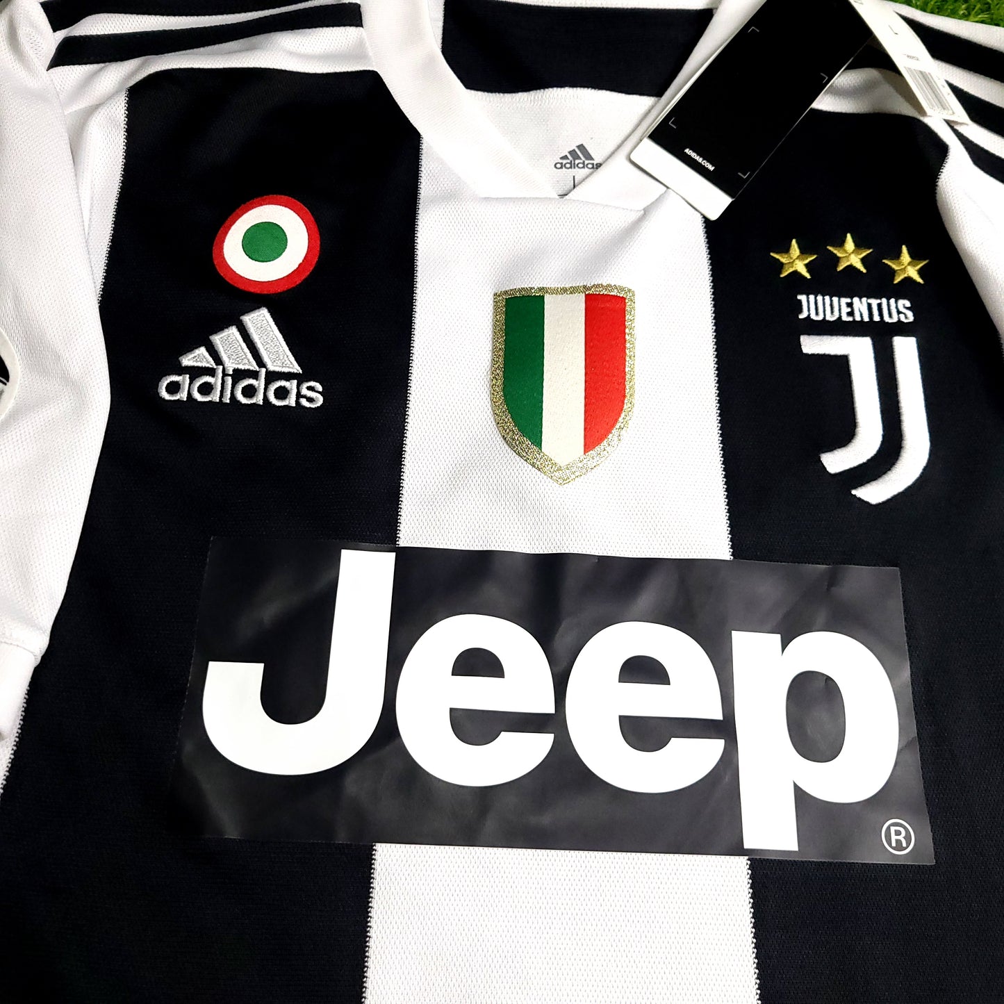 Cristiano Ronaldo Juventus 2018 2019 DEBUT UEFA Soccer Jersey BNWT L SKU# CF3489 - ForeverSoccerJerseys