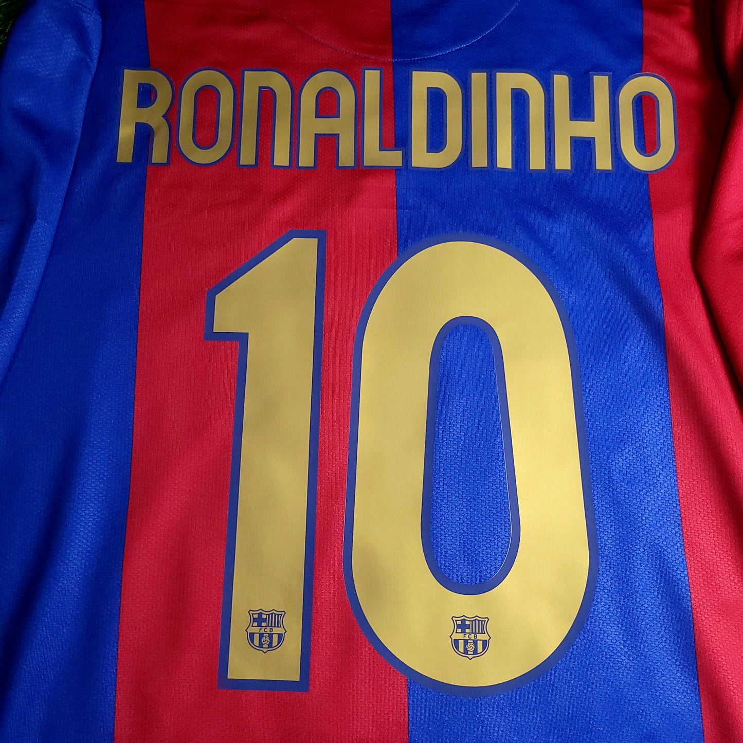 Ronaldinho Barcelona 2006 2007 Soccer Jersey L SKU# 146980-425 - ForeverSoccerJerseys