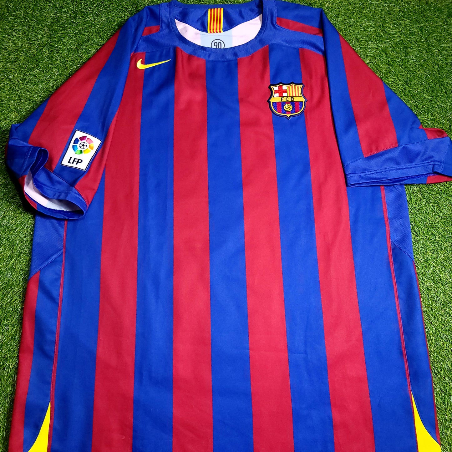 Ronaldinho Barcelona 2005 2006 Soccer Jersey XL SKU# 196466ZF1 - ForeverSoccerJerseys